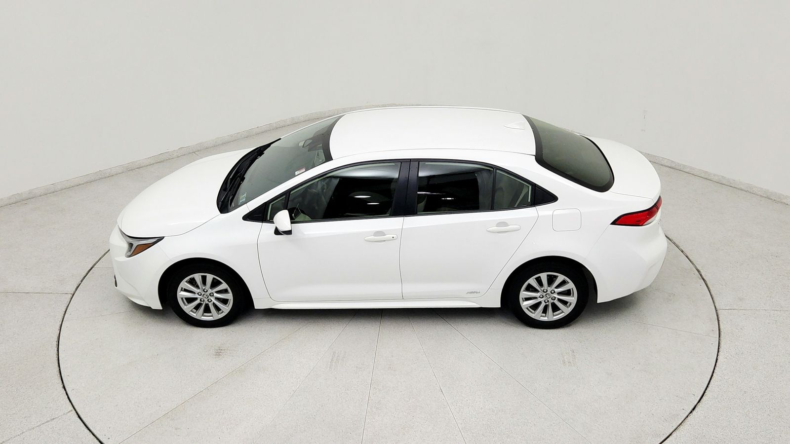 Used 2024 White Toyota LE image 17