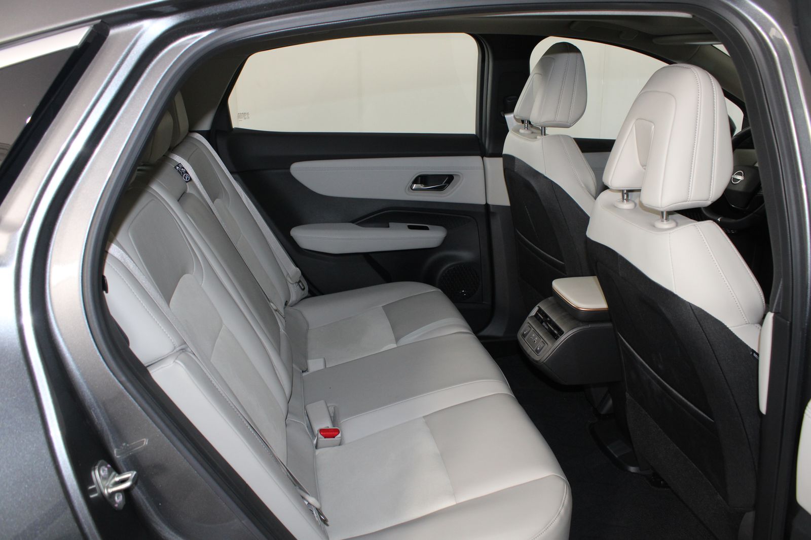 Used 2023 Gray Nissan EVOLVE+ image 17