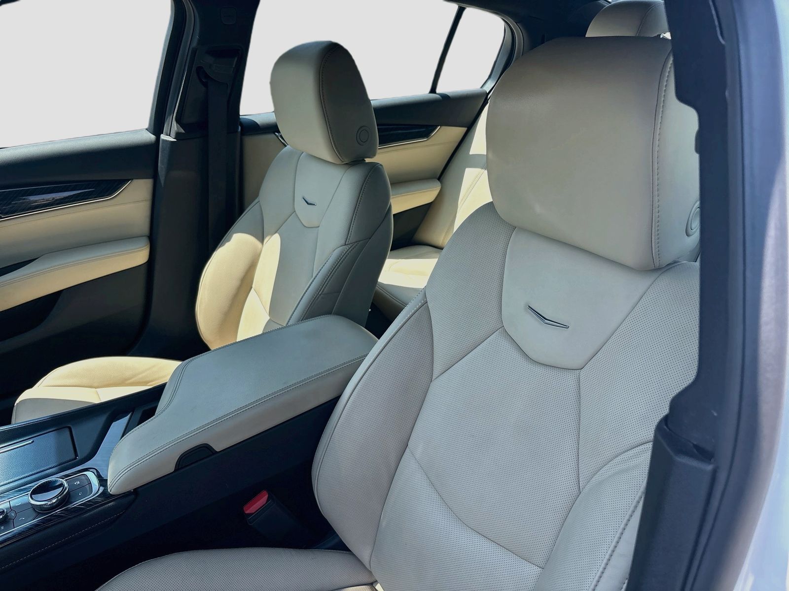 Used 2024 White Cadillac Premium Luxury image 20
