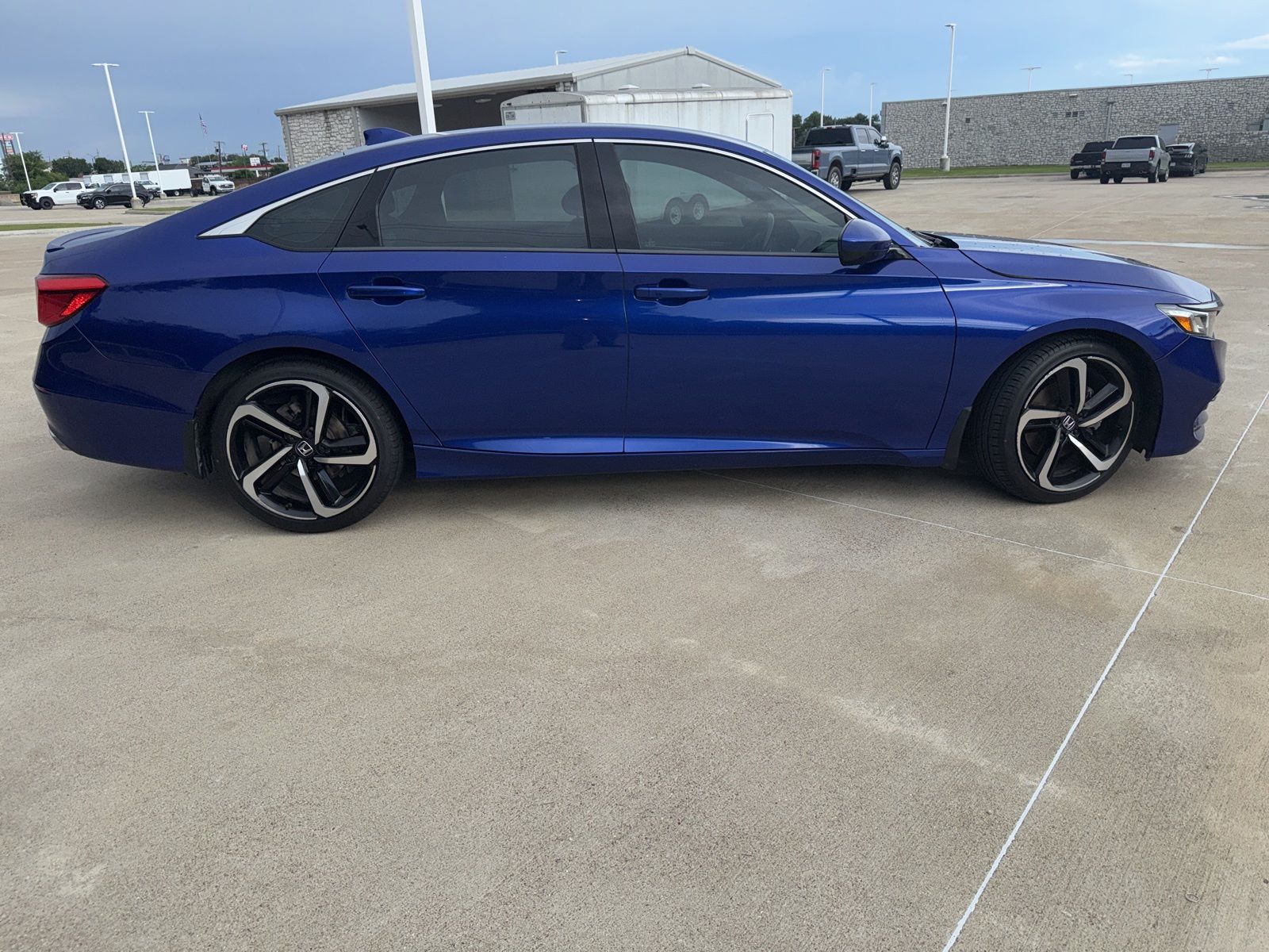 View vehicle photo 7