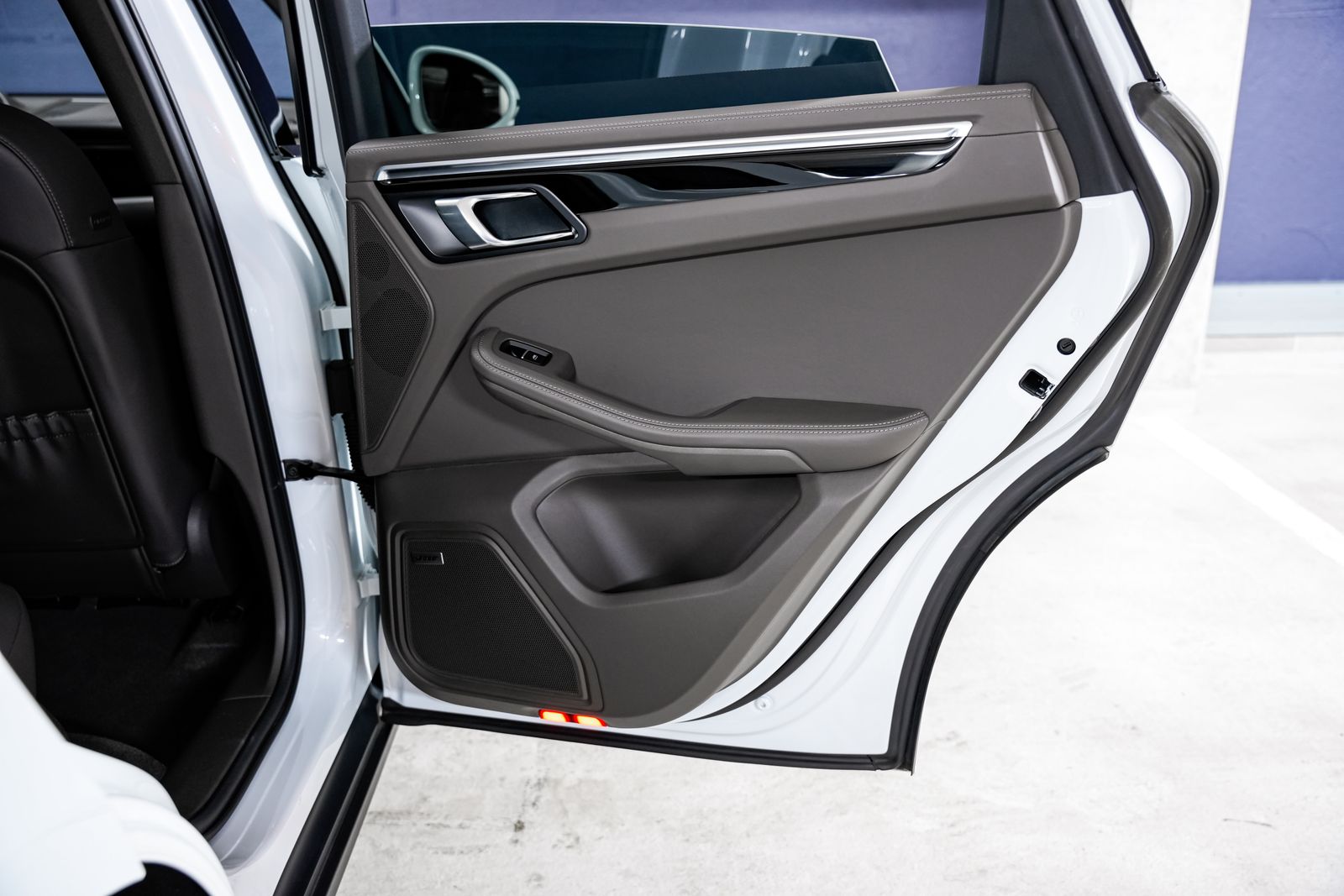 2024 Porsche Macan S — photo 31