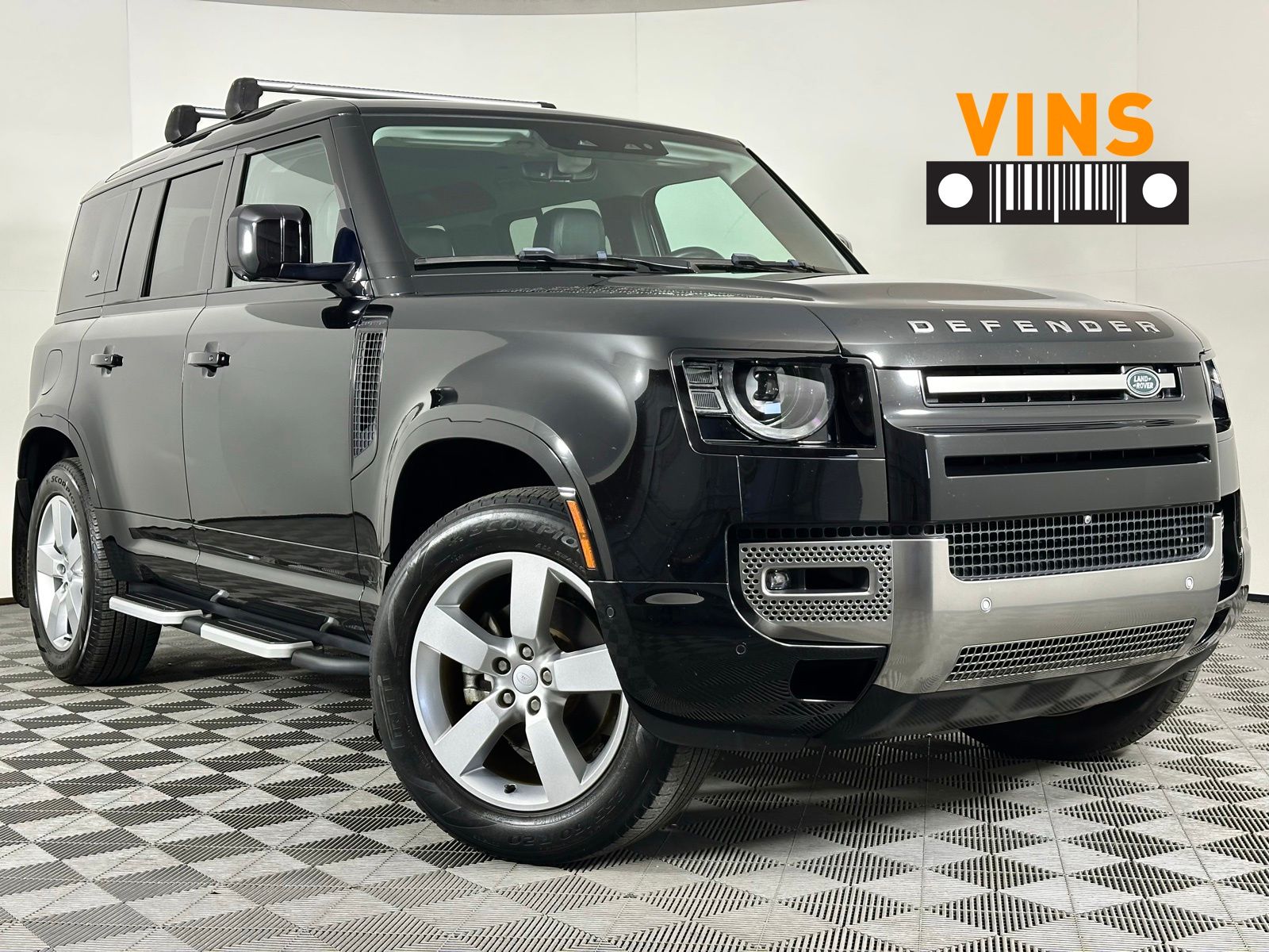 2023 Land Rover Defender S's photo
