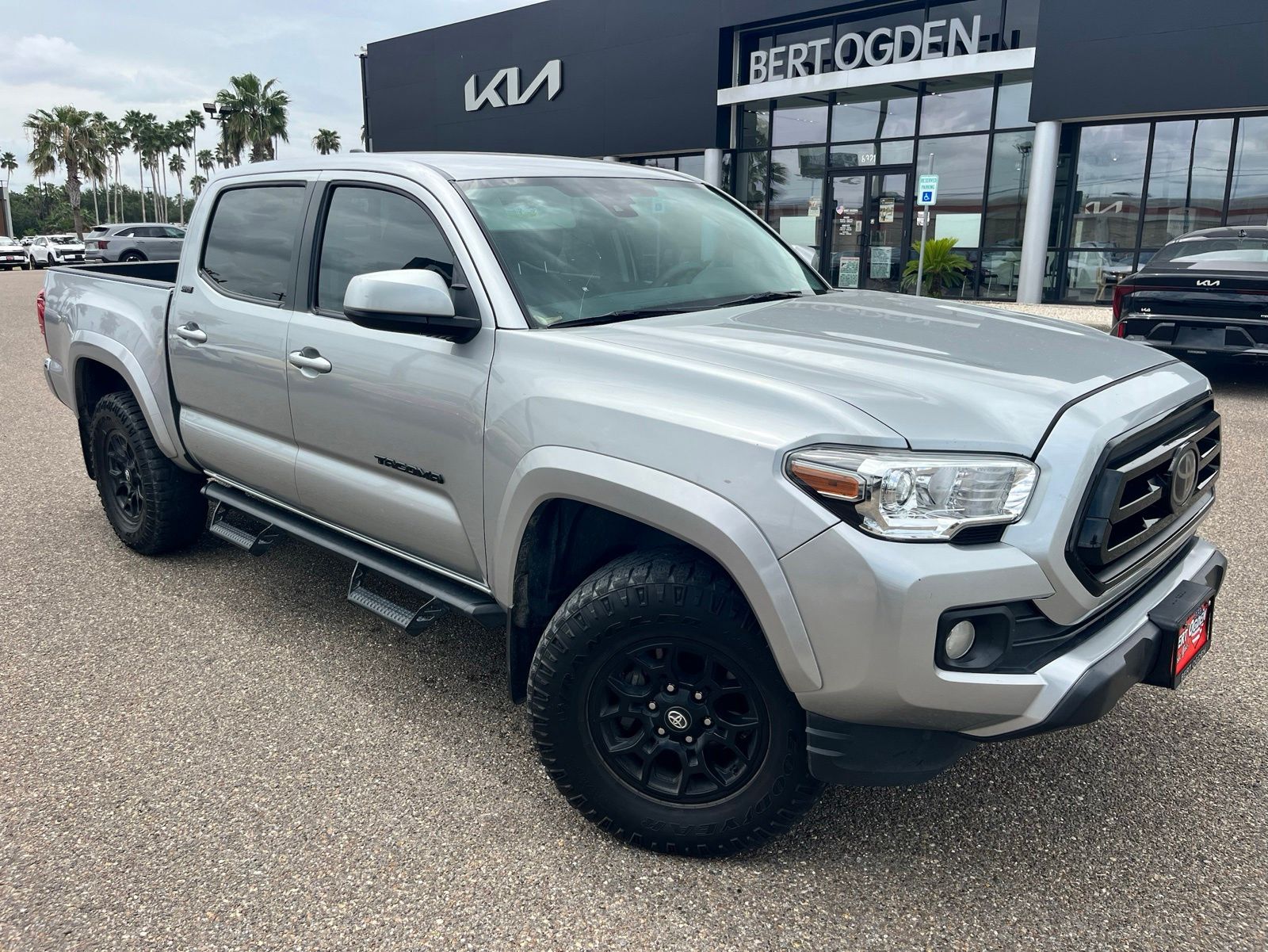 2022 Toyota Tacoma Plata (Celestial Silver Metallic) Camioneta 4X2 6 velocidades Automática