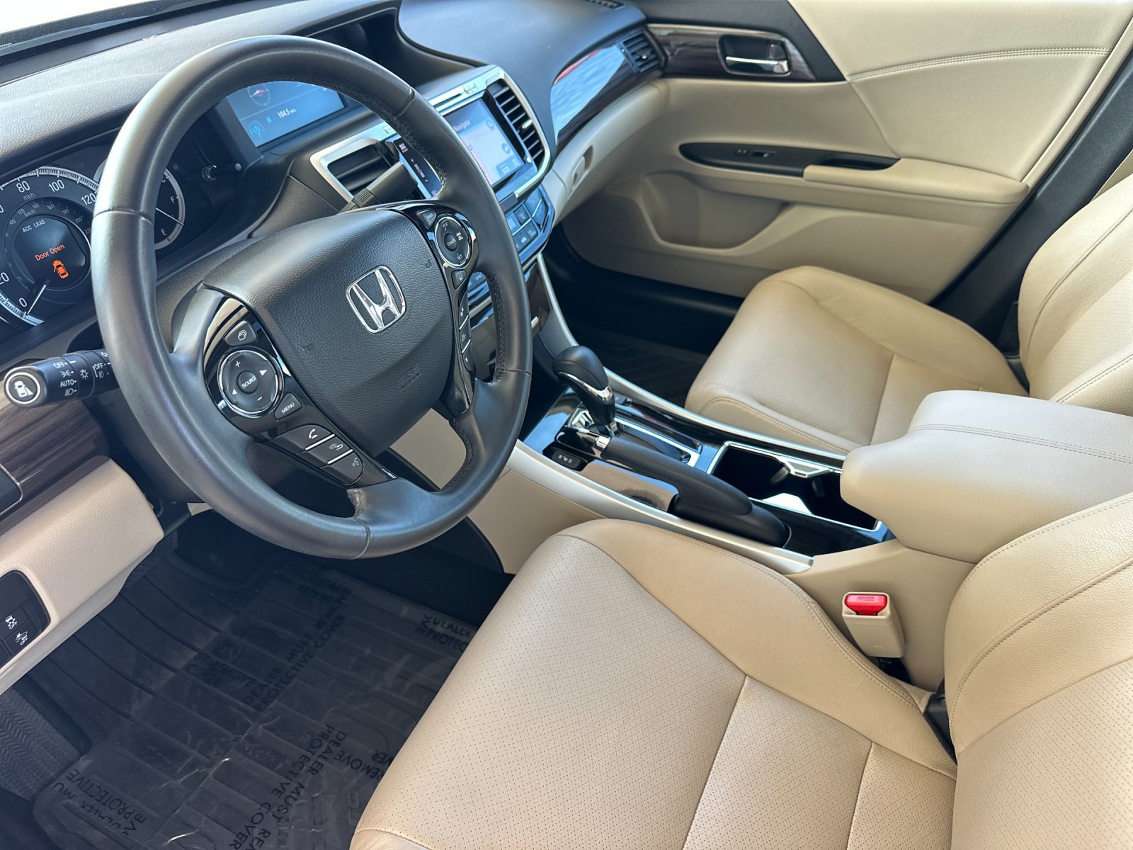 2017 Honda Accord Touring — full photo 10 of 28