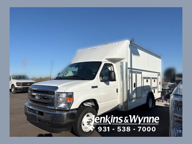 Oxford White 2026 Ford E-Series Chassis E-450 SD Cutaway 158 DRW RWD Pickup Truck Rear-Wheel Drive 6-Speed Automatic Overdrive