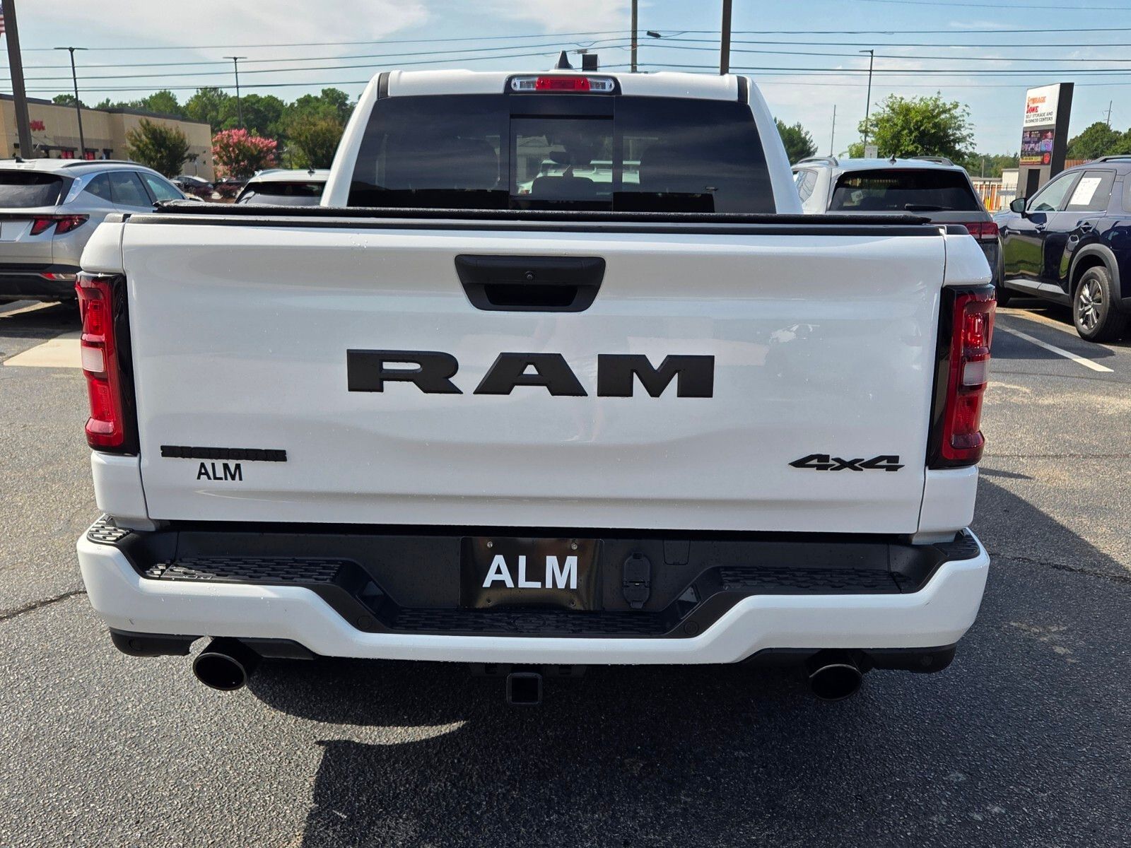 Used 2025 White Ram Big Horn/Lone Star image 10