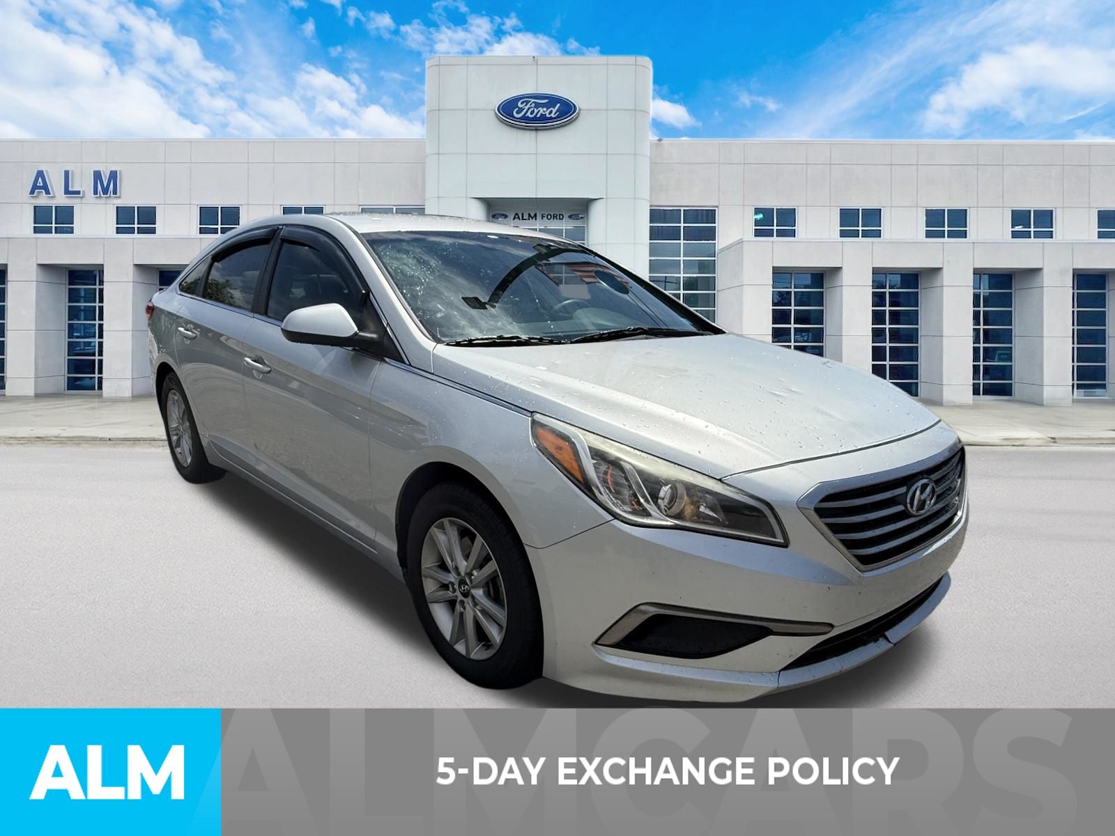 Used 2016 Silver Hyundai SE image 3