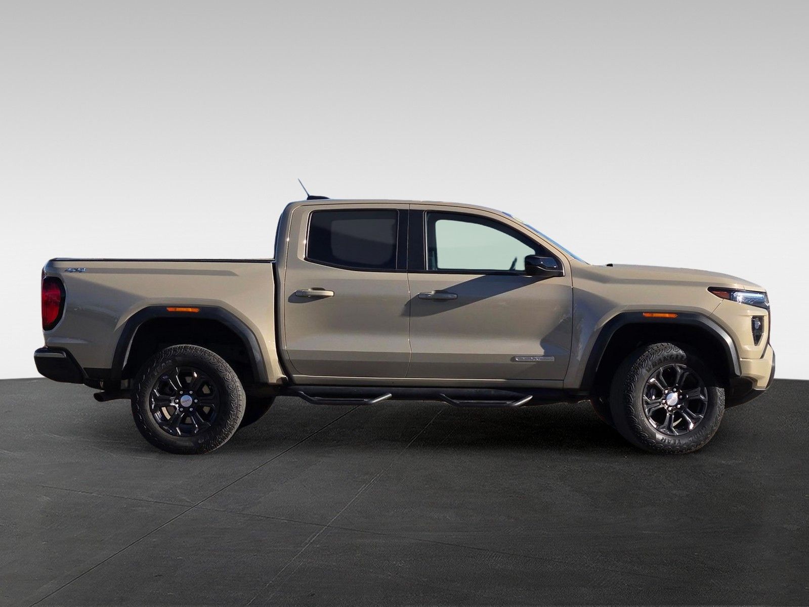 View vehicle photo 3