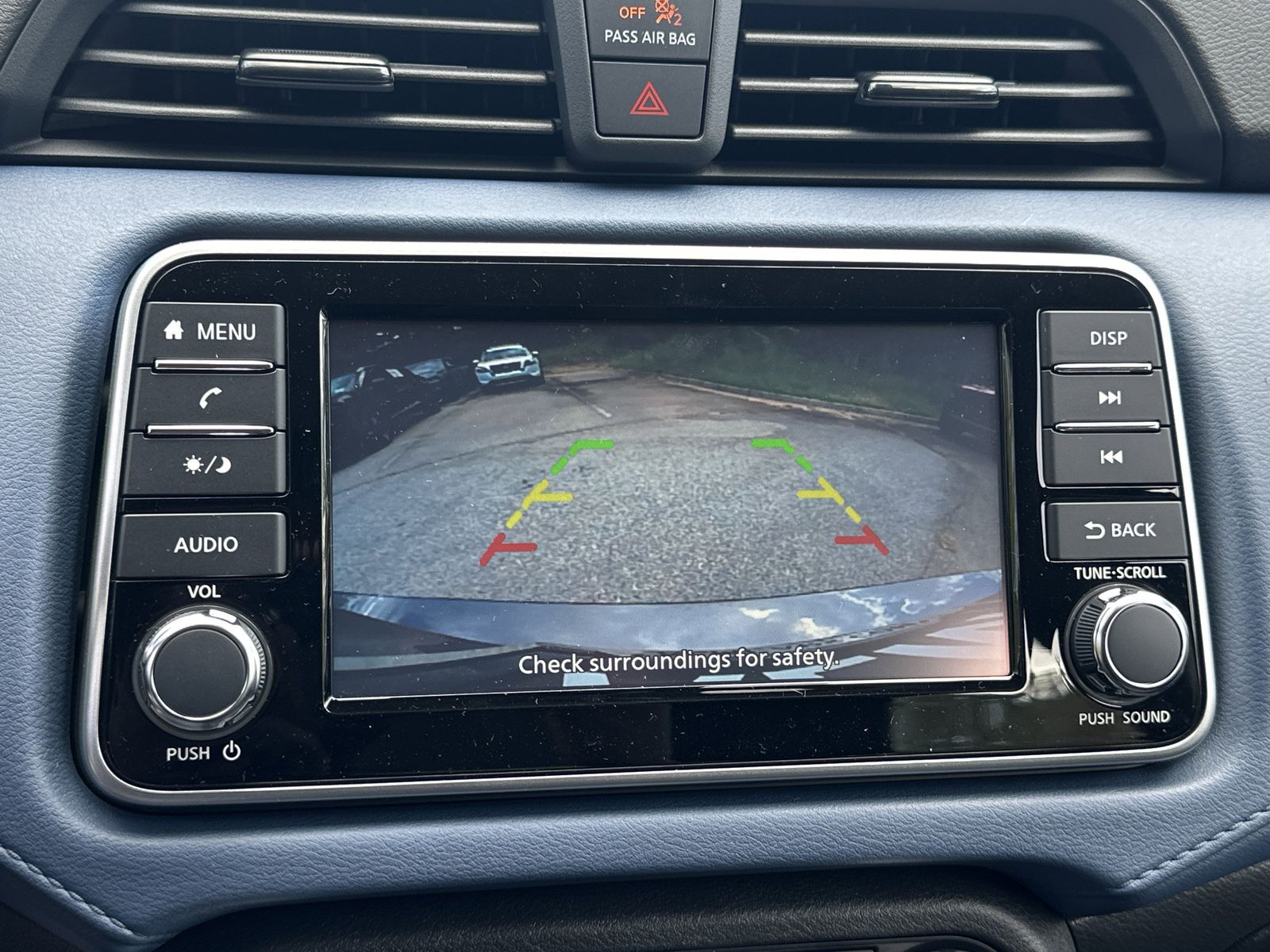 2025 Nissan Versa 1.6 SV photo 4