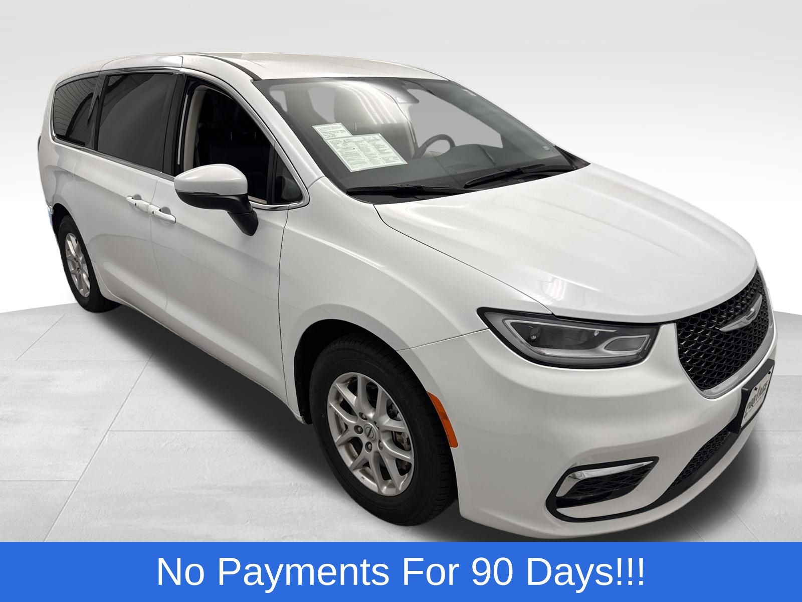 2023 Chrysler Pacifica Touring L's photo
