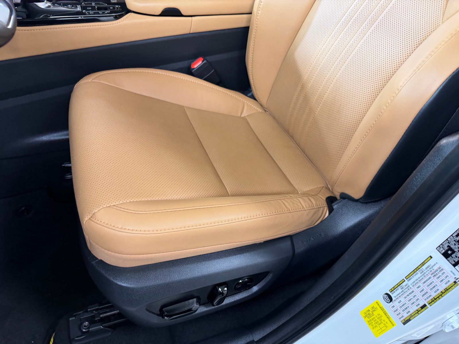 Used 2025 White Lexus 350h Premium image 32