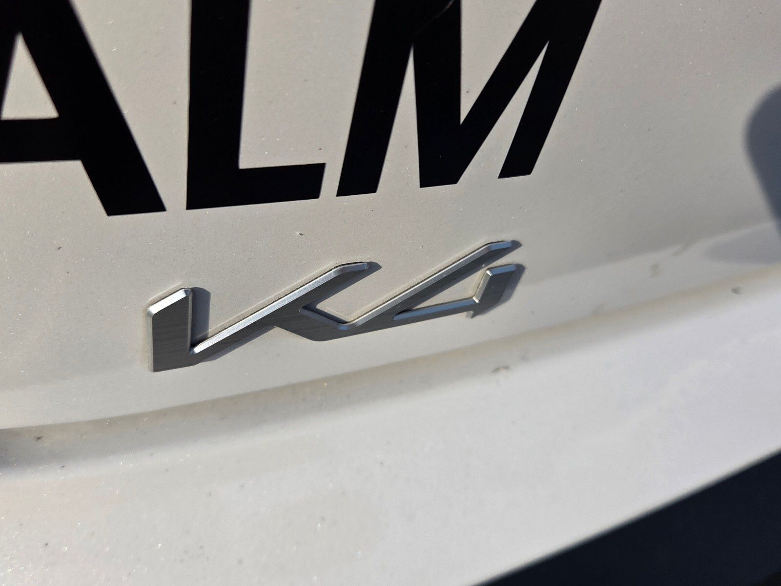 Used 2025 White Kia LXS image 11