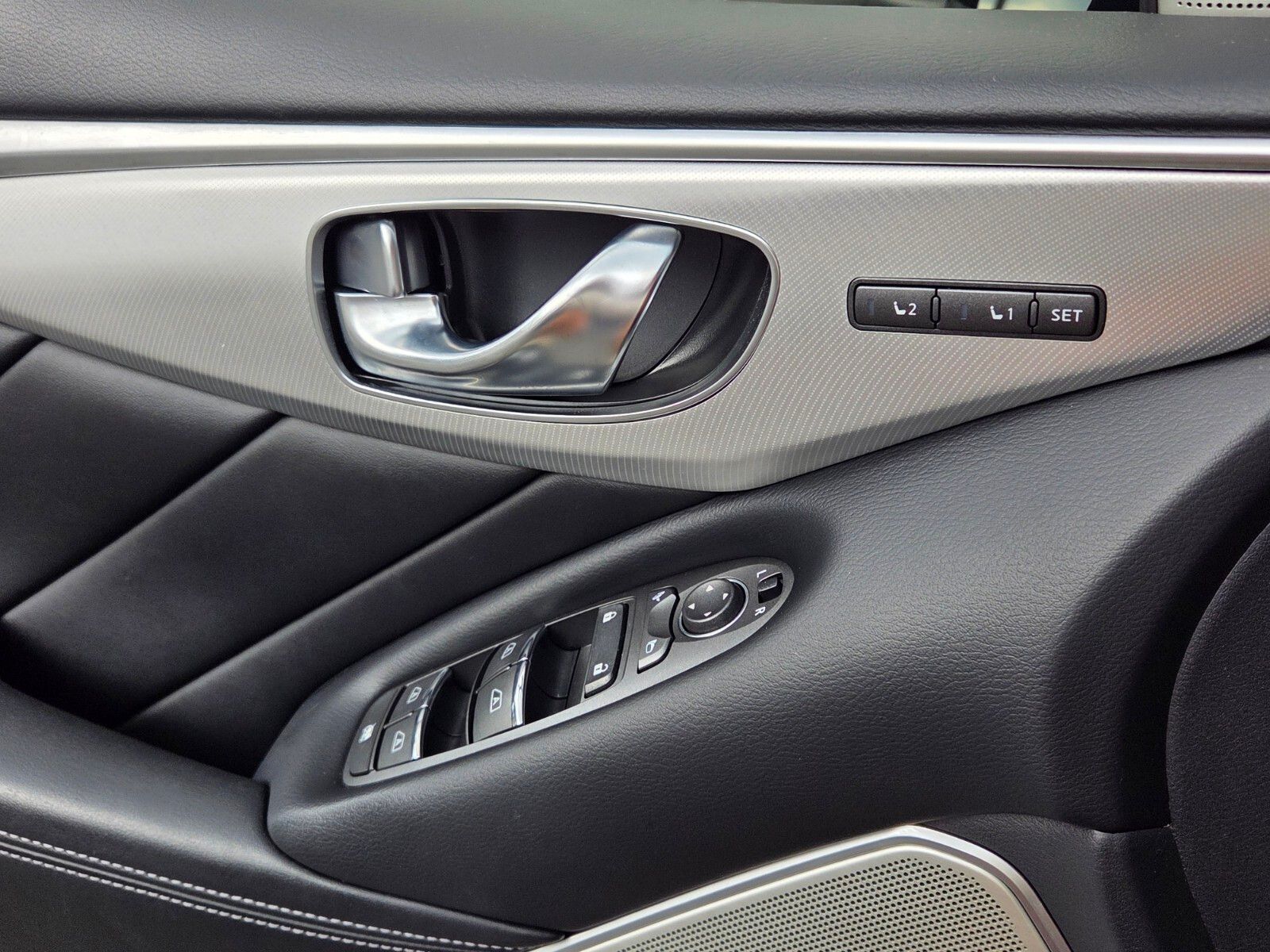 Used 2024 Black INFINITI LUXE image 30