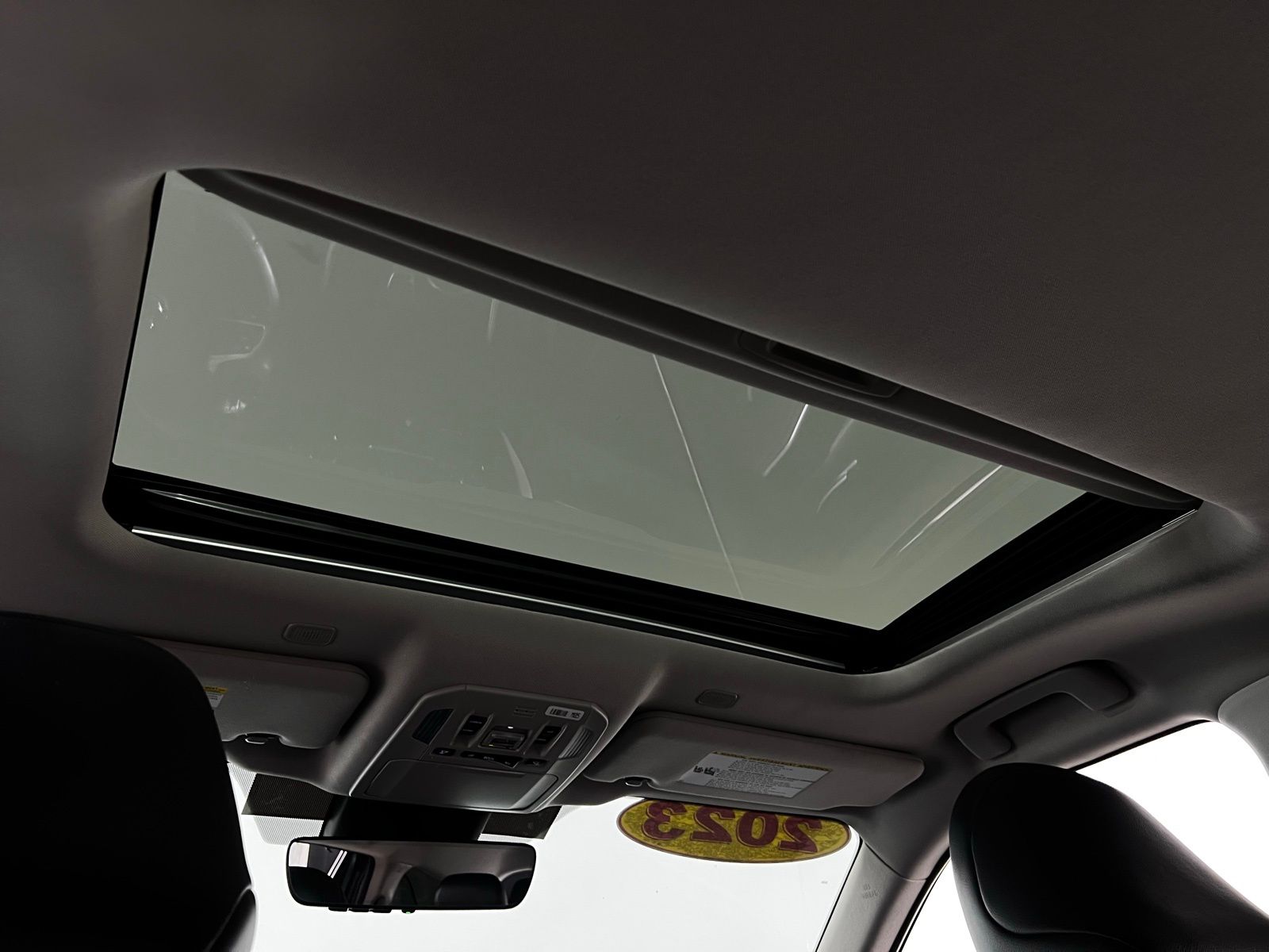 Thumbnail: 2023 Toyota Highlander - 25