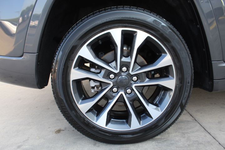 Used Car 2022 Jeep Grand Cherokee  Overland For Sale Under $40,000 In Austin, Texas