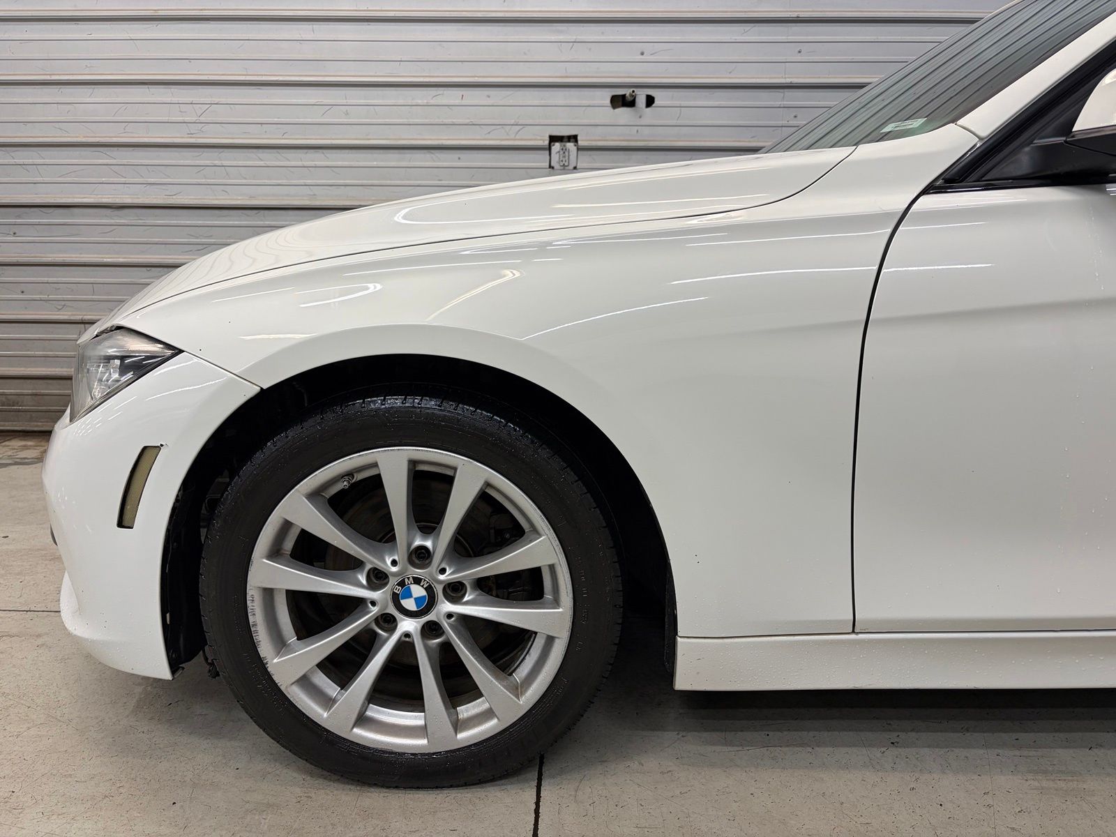 Photo 4 of 2018 BMW 3 Series 320i xDrive