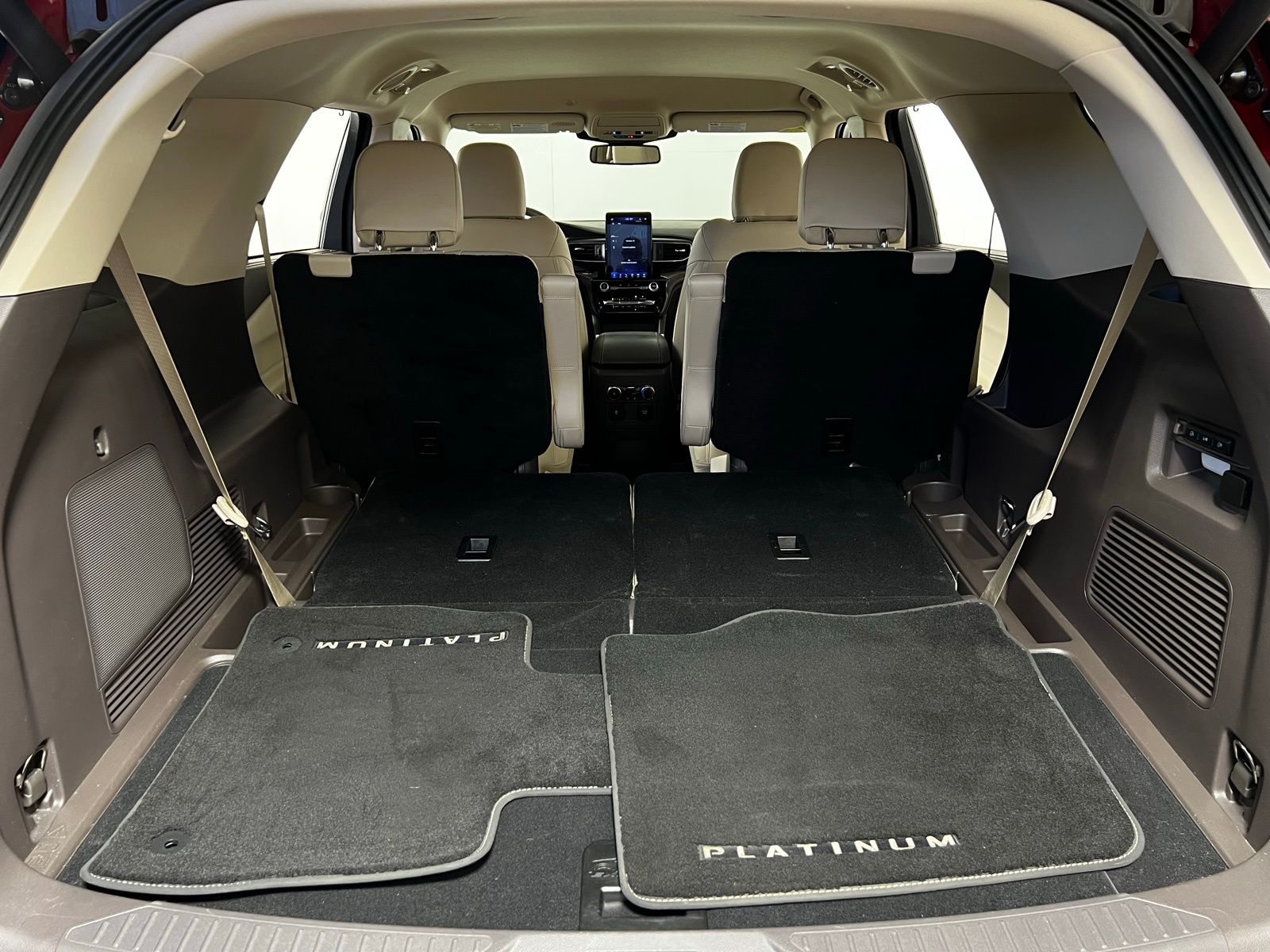 Thumbnail: 2022 Ford Explorer - 31