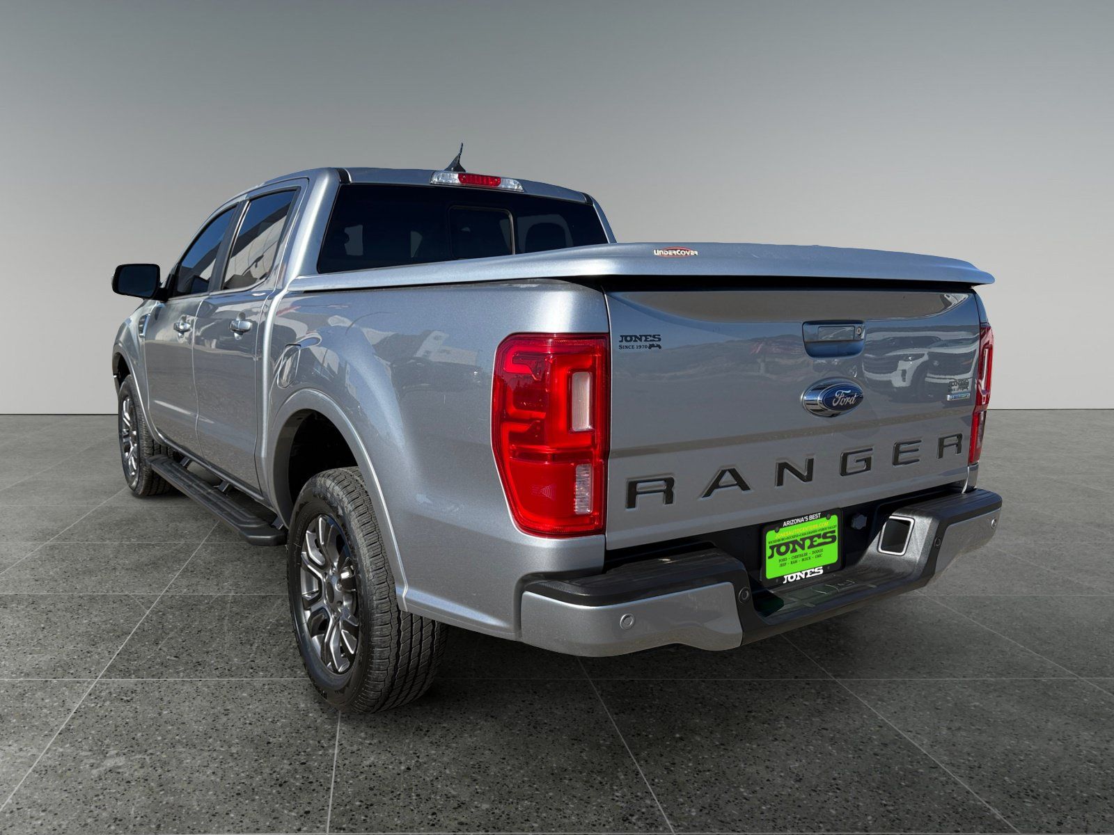 View vehicle photo 4