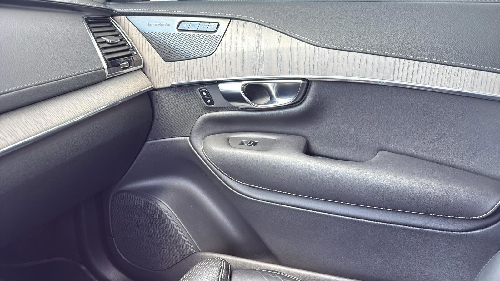 Used Car 2021 Volvo Xc90  T6 Inscription For Sale Under $35,000 In Austin, Texas