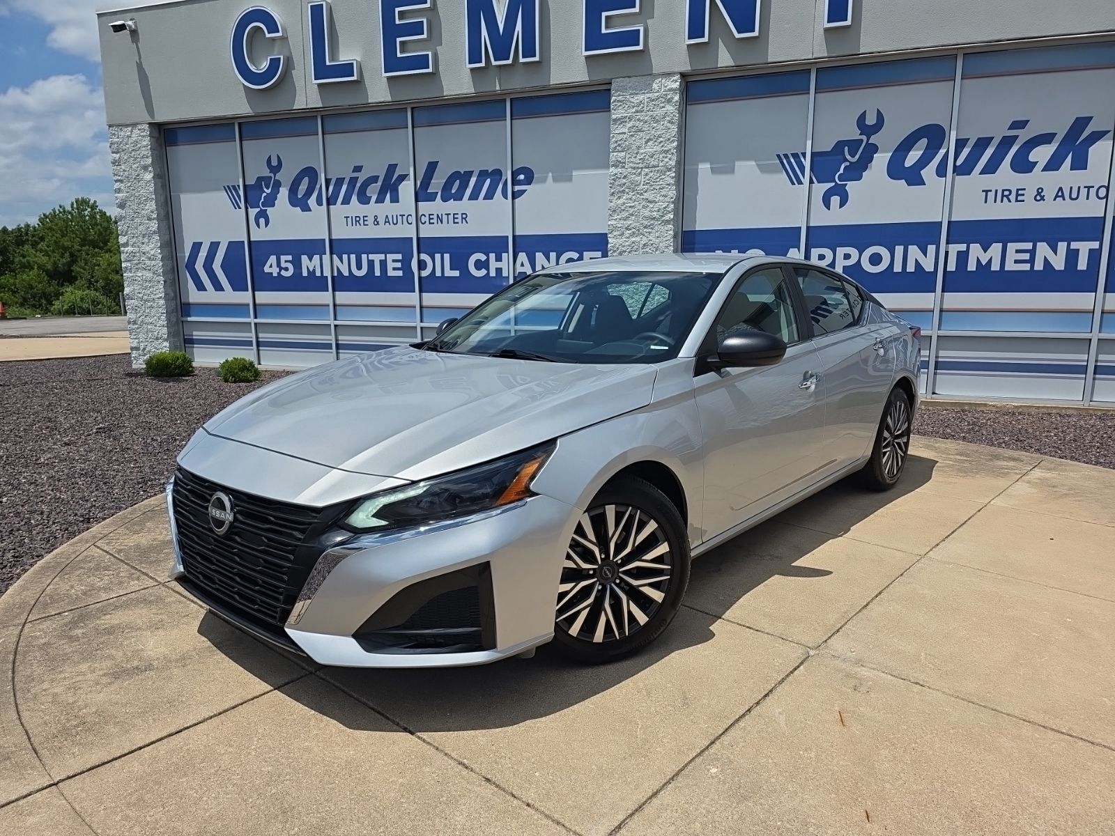 Brilliant Silver Metallic 2025 Nissan Altima Sedan Front-Wheel Drive Continuously Variable Transmission