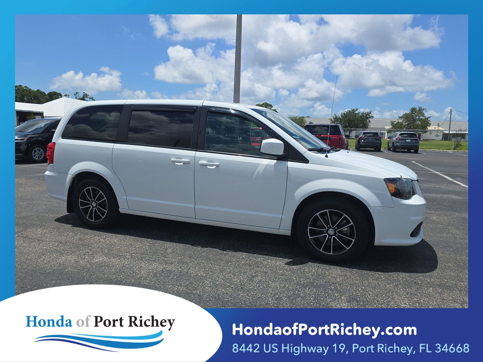 White Knuckle Clearcoat 2019 Dodge Grand Caravan Minivan Front-Wheel Drive 6-Speed Automatic