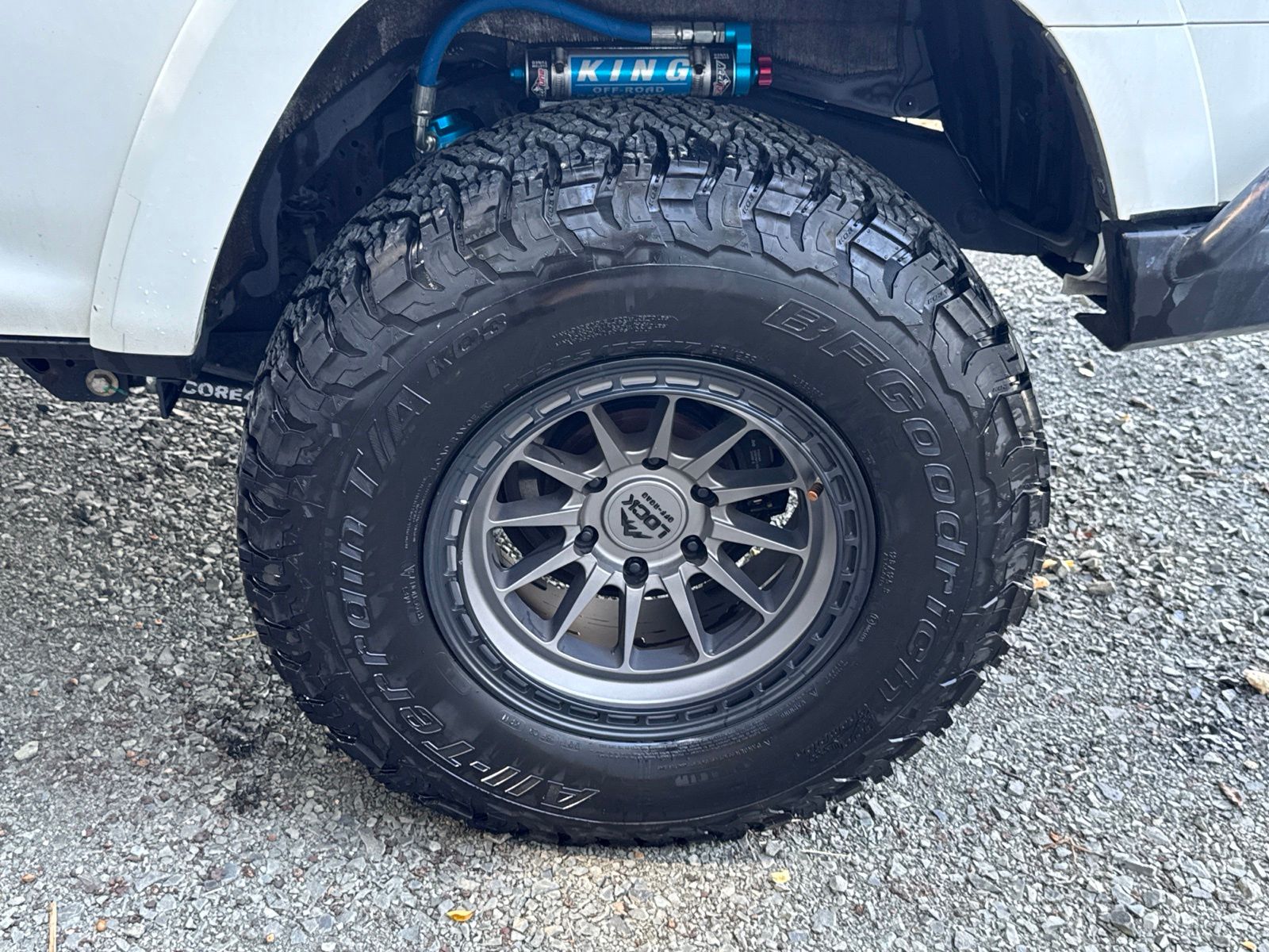 Used 2018 Super White Toyota SR5 image 24