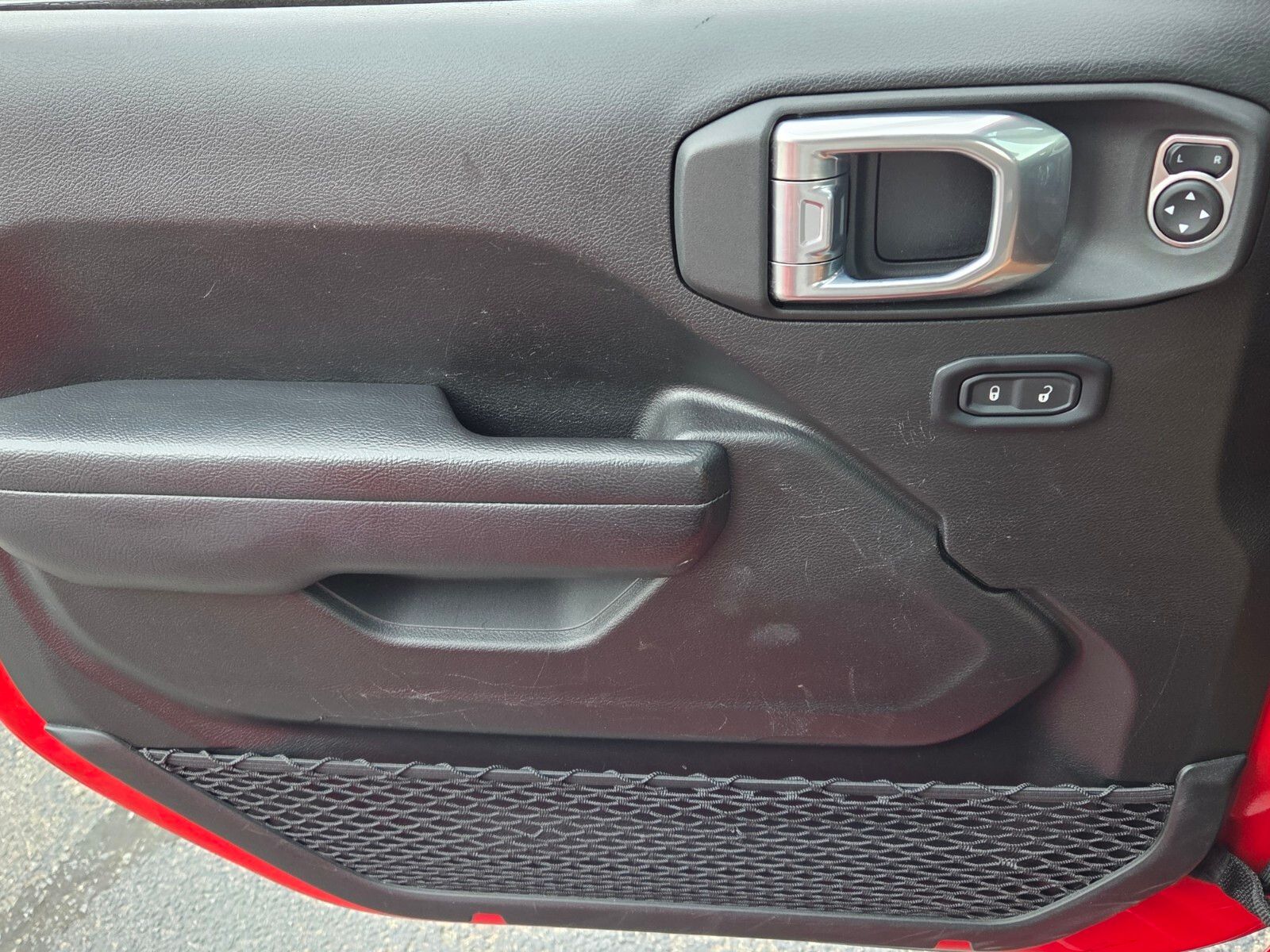 Used 2025 Red Jeep Sport S image 29