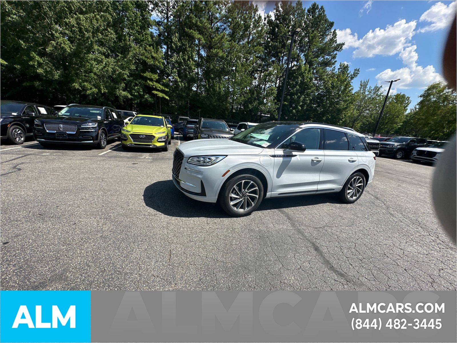 Used 2025 White Lincoln Grand Touring image 39