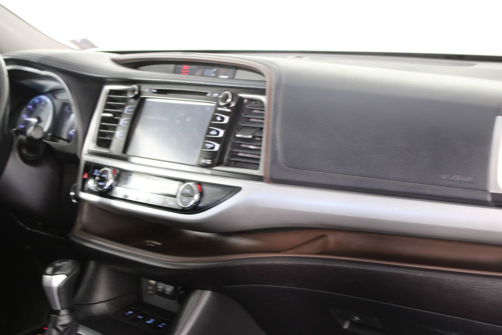Used 2018 Black Toyota XLE image 32