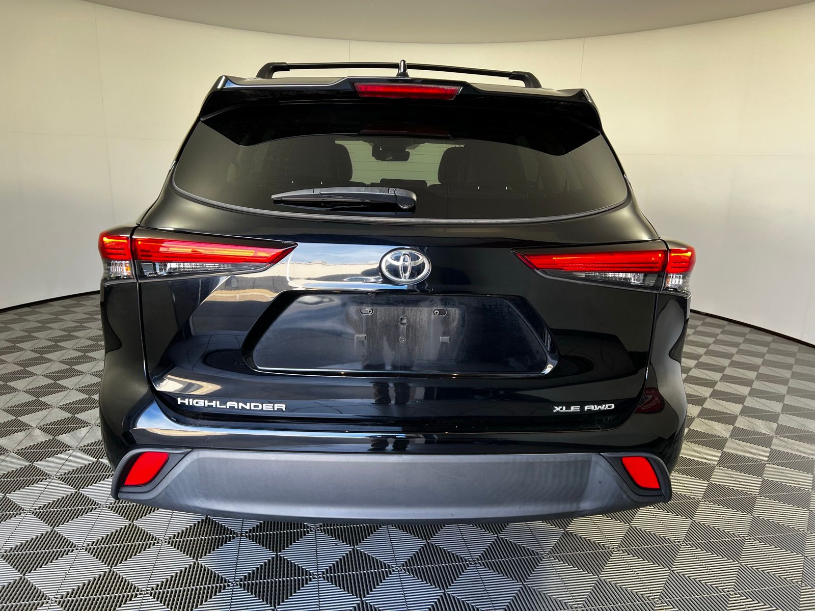 Thumbnail: 2023 Toyota Highlander - 5