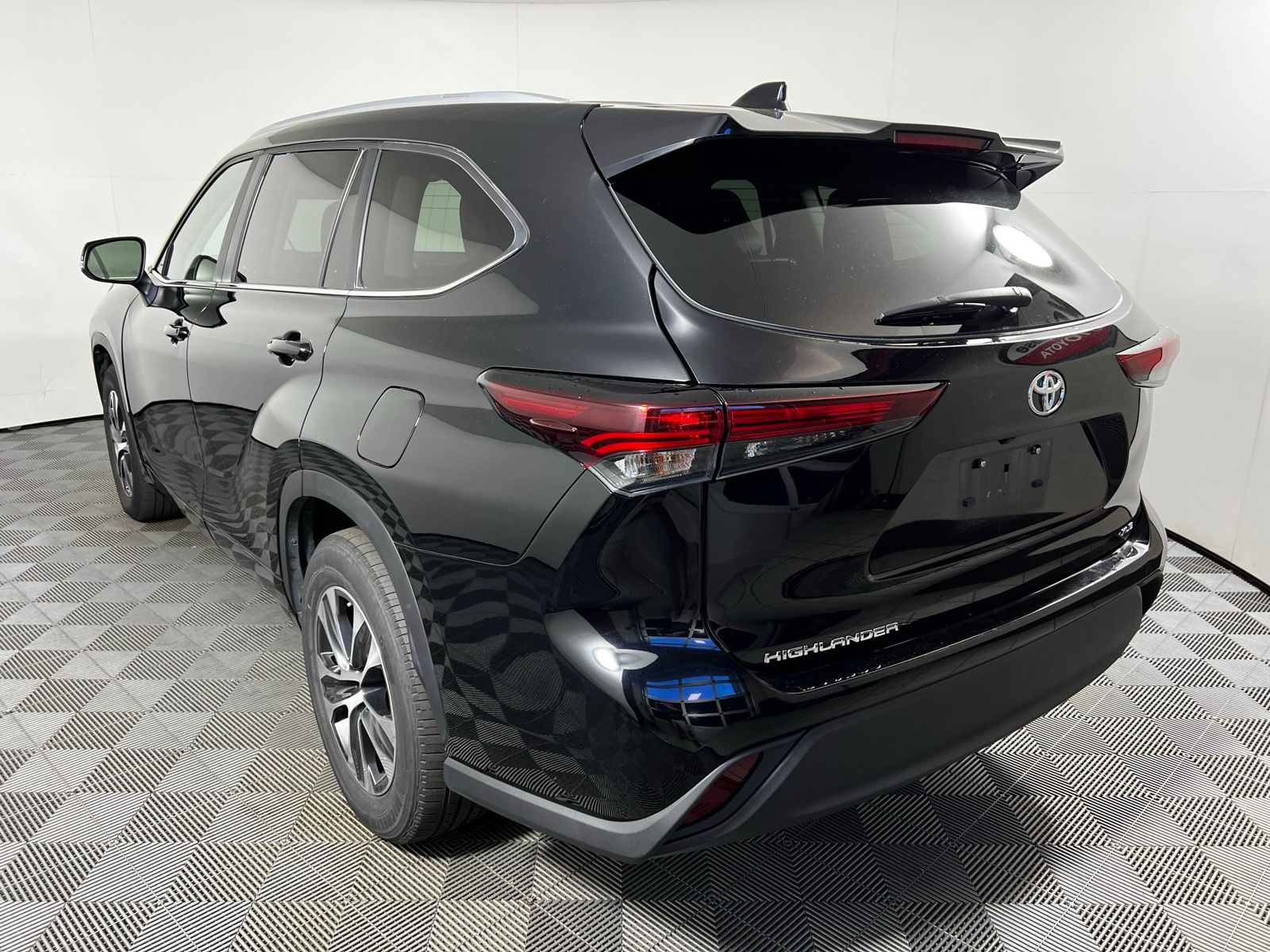 Thumbnail: 2024 Toyota Highlander - 7