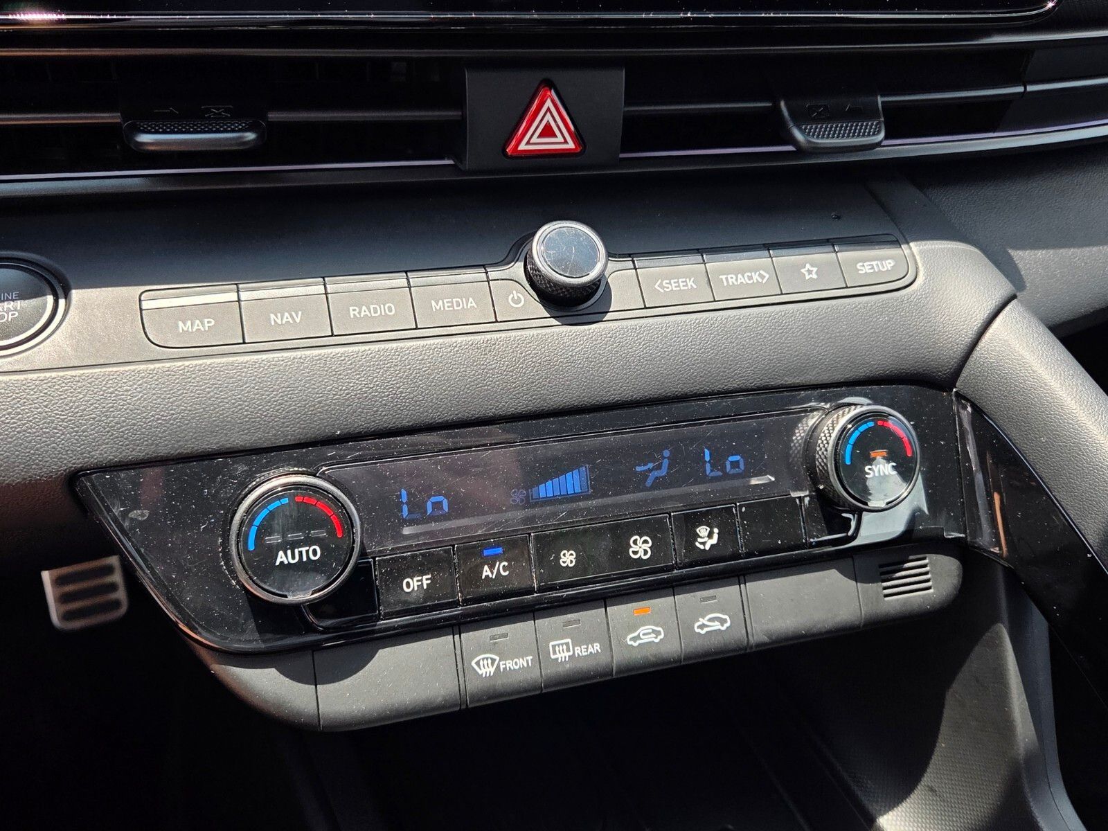 Used 2025 Black Hyundai SEL Sport image 22