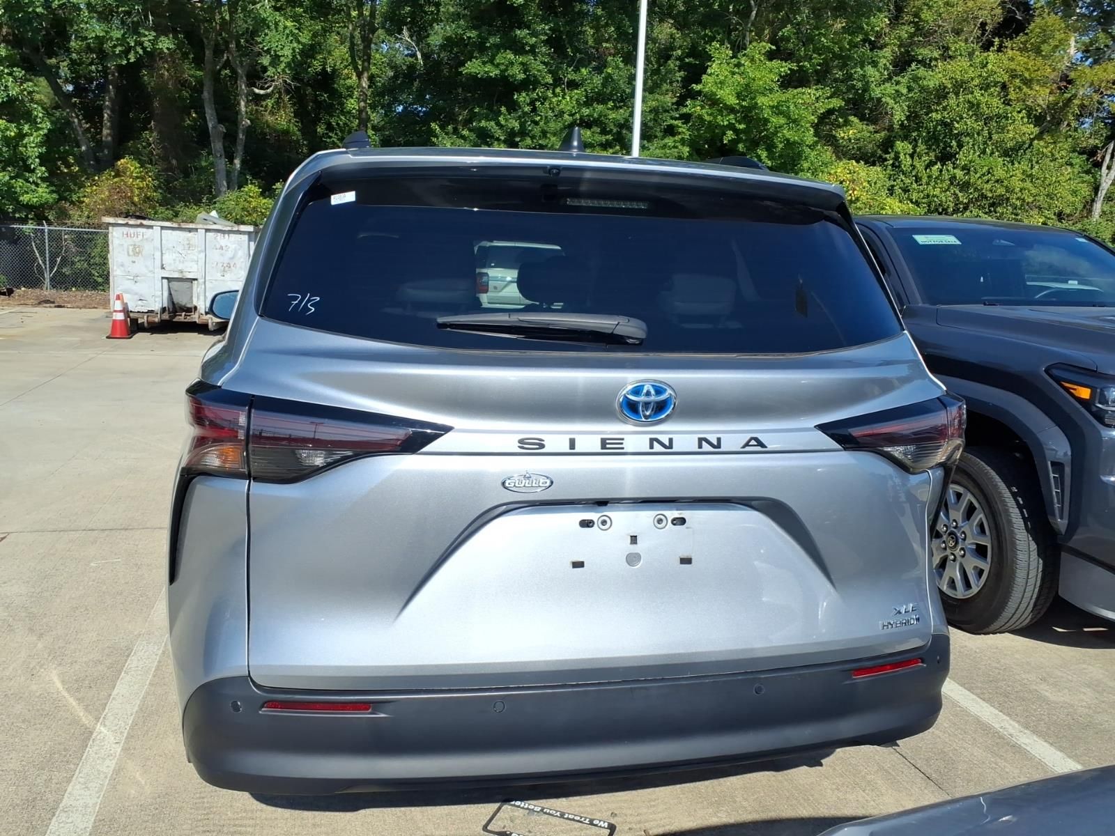 2023 Toyota Sienna XLE Silver at Autostrade