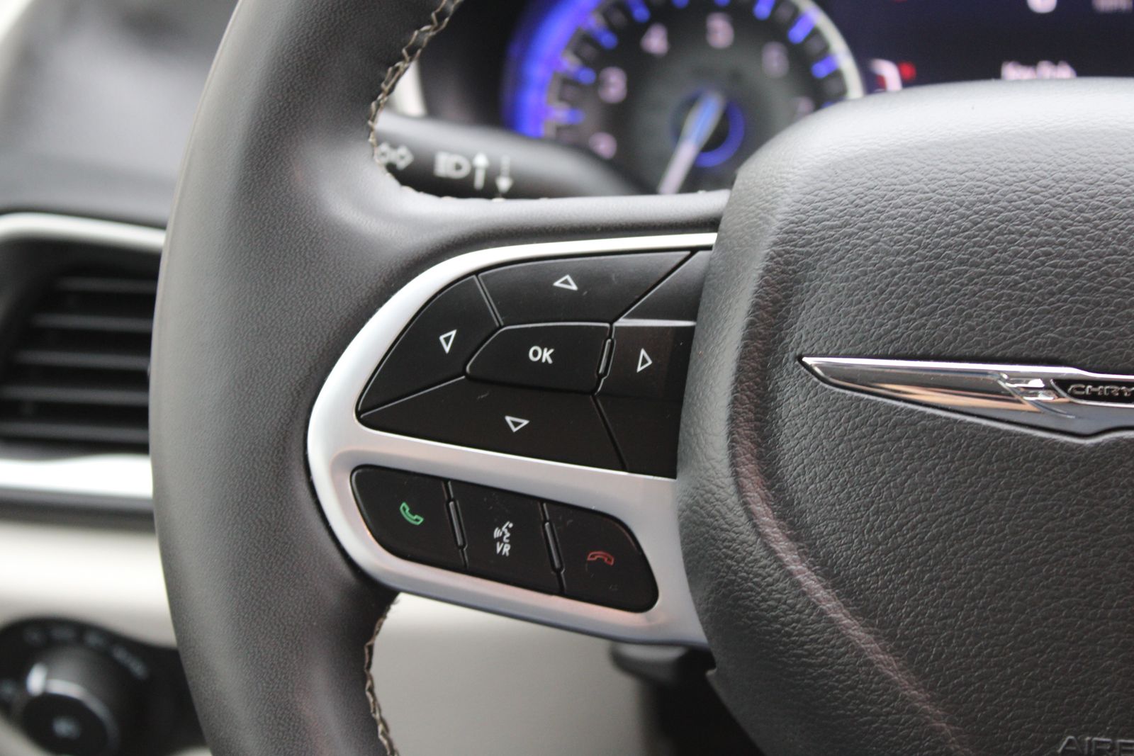 Used 2024 White Chrysler Touring L image 17