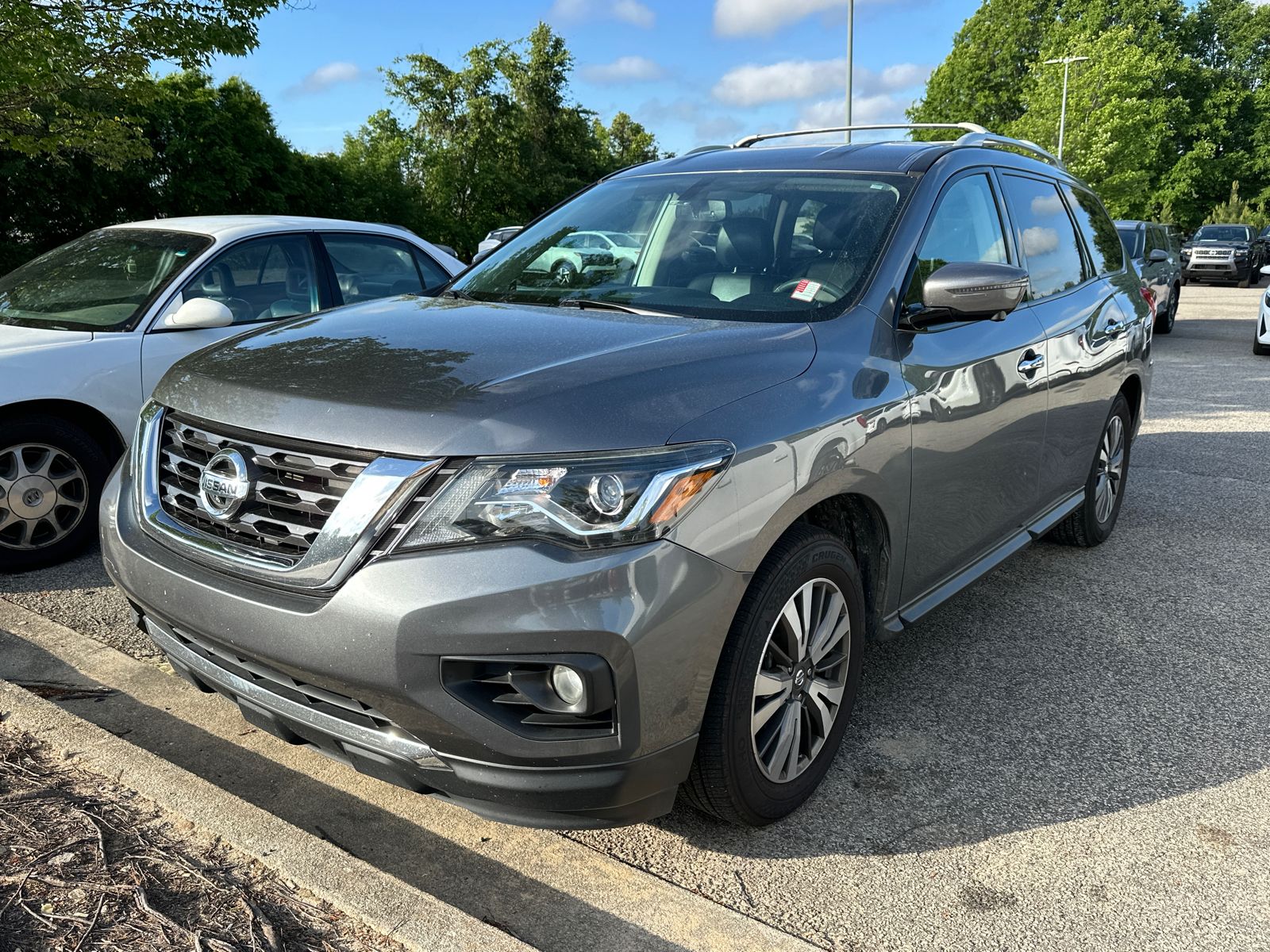 Gray (Gun Metallic) 2017 Nissan Pathfinder SL SUV / Crossover Front-Wheel Drive Continuously Variable Transmission