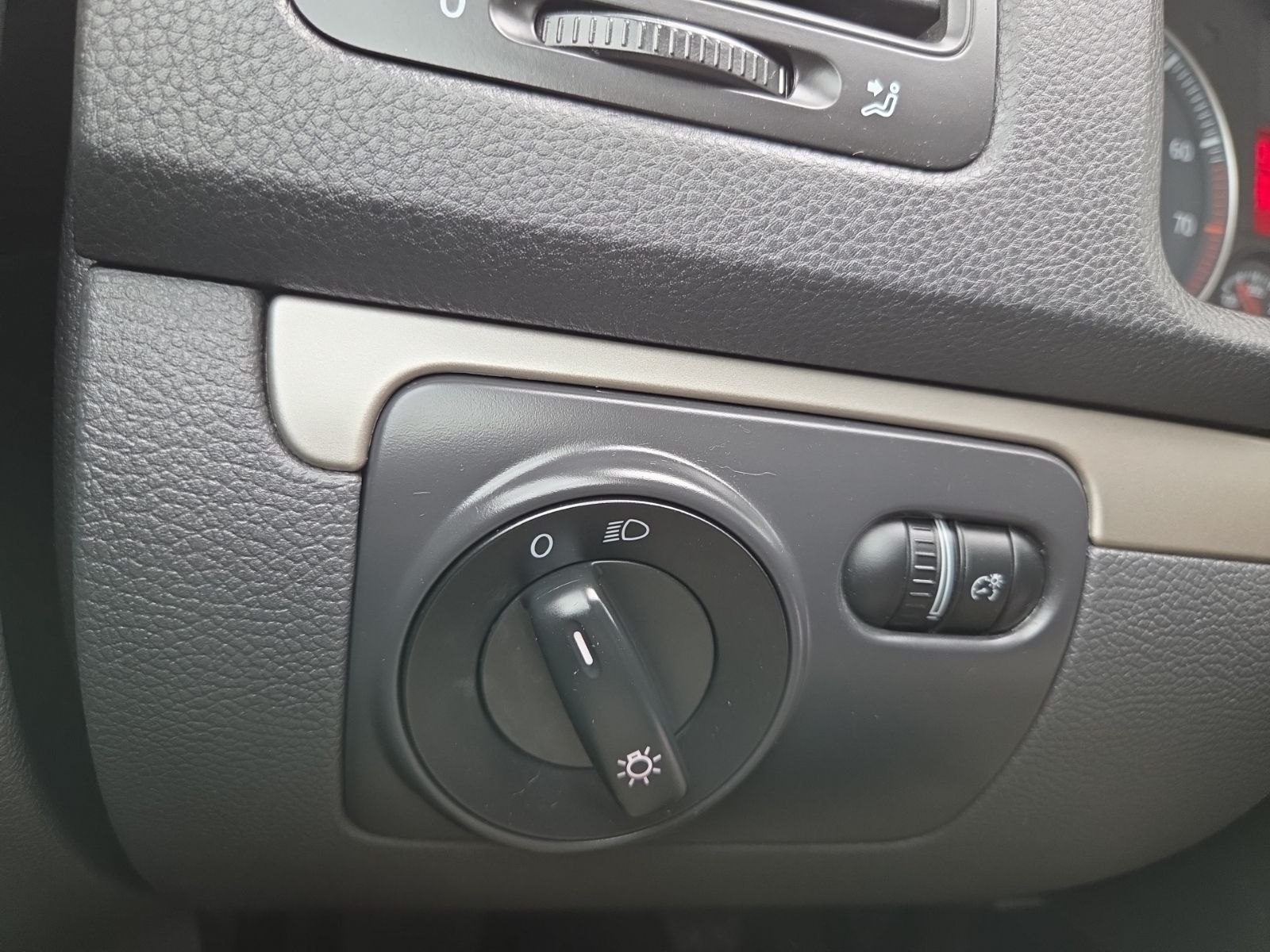 used 2009 Volkswagen Rabbit car, priced at $4,700