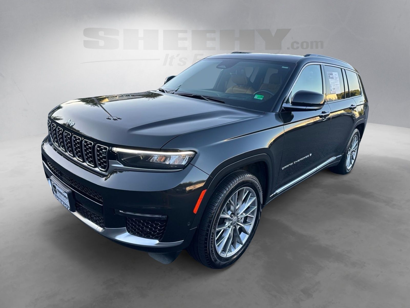 Used 2025  Jeep Summit image 16