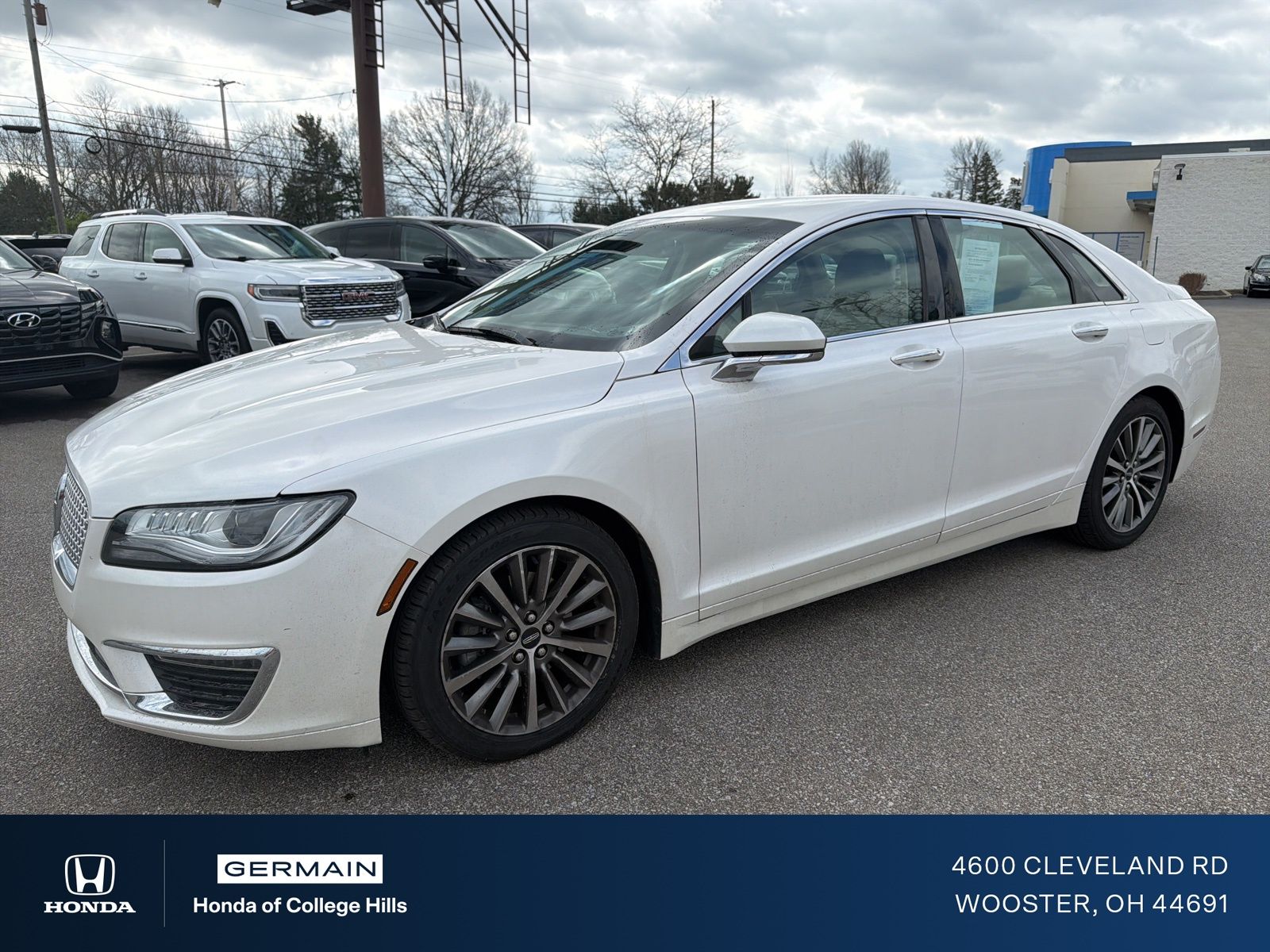 White Platinum 2020 Lincoln MKZ Standard FWD Sedan Front-Wheel Drive 6-Speed Automatic