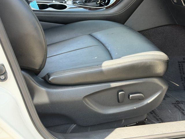 Used 2019 Majestic White INFINITI 3.0t LUXE image 31