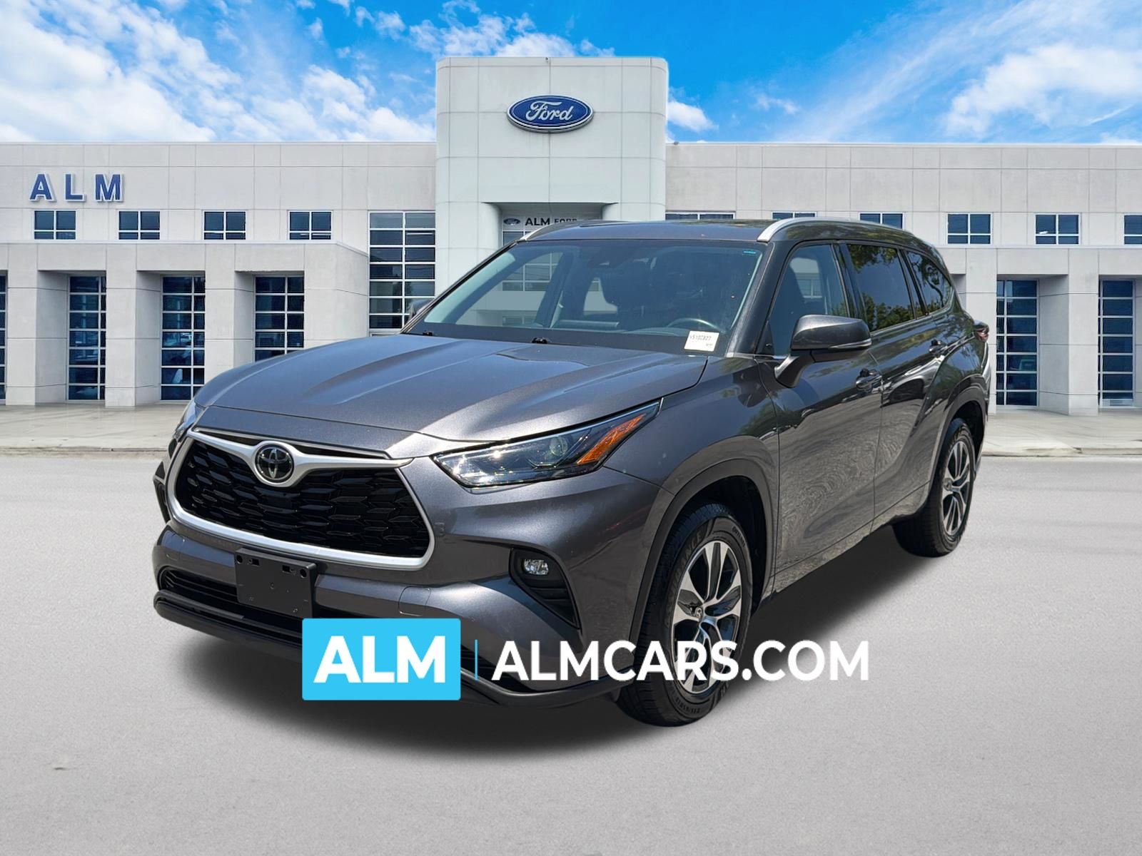 Magnetic Gray Metallic 2022 Toyota Highlander XLE FWD SUV / Crossover Front-Wheel Drive 8-Speed Automatic