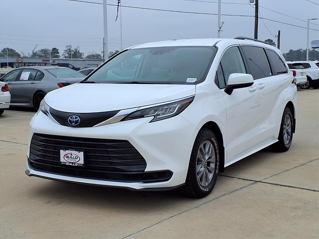 2022 Toyota Sienna LE White at AutoSavvy Houston Southwest