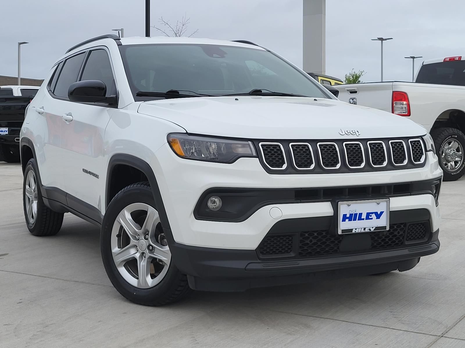 Bright White Clearcoat 2023 Jeep Compass Latitude 4WD SUV / Crossover Four-Wheel Drive 8-Speed Automatic