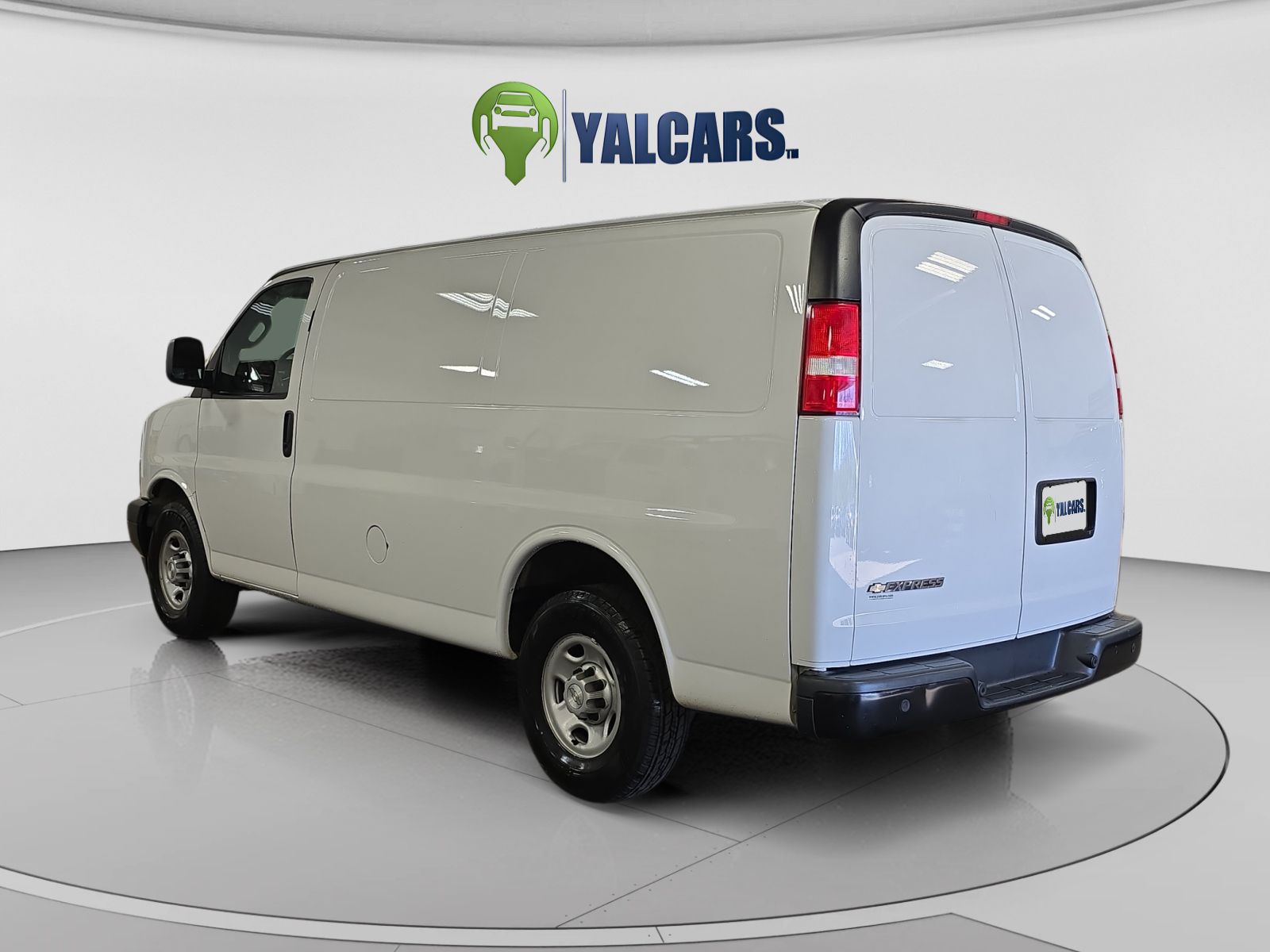 View vehicle photo 3