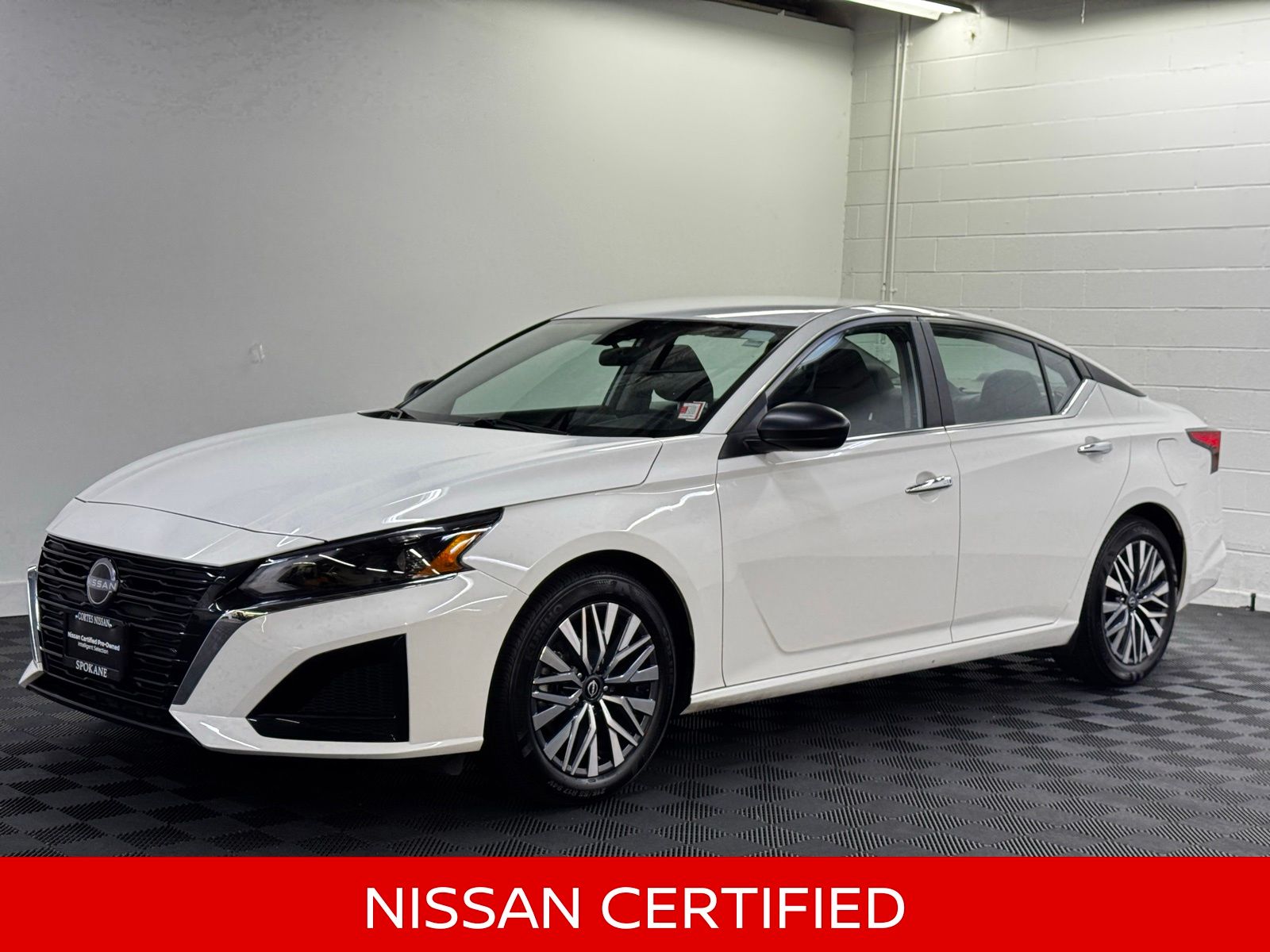 Glacier White 2025 Nissan Altima Sedan Front-Wheel Drive Continuously Variable Transmission