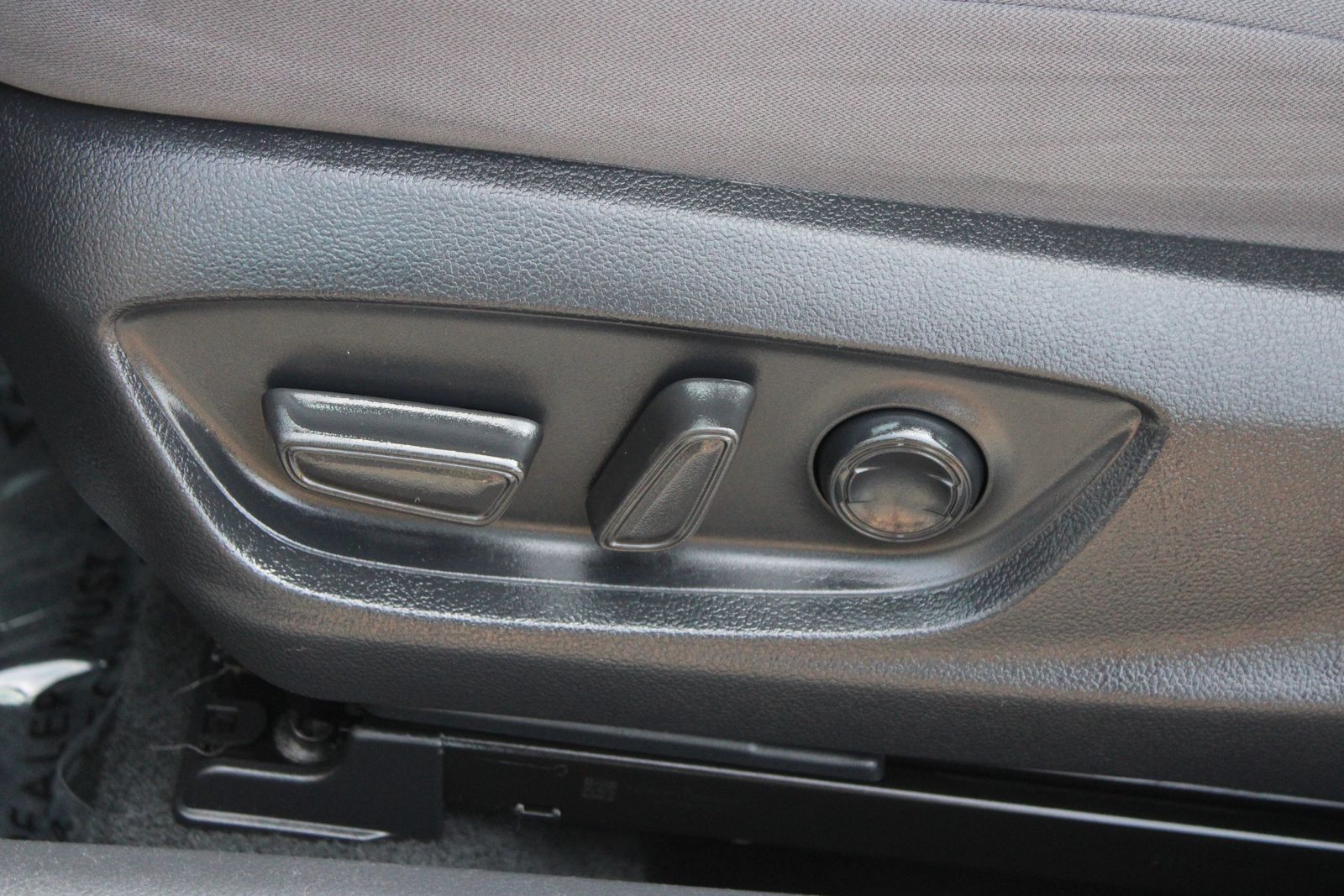 Used 2023 Silver Toyota LE image 28