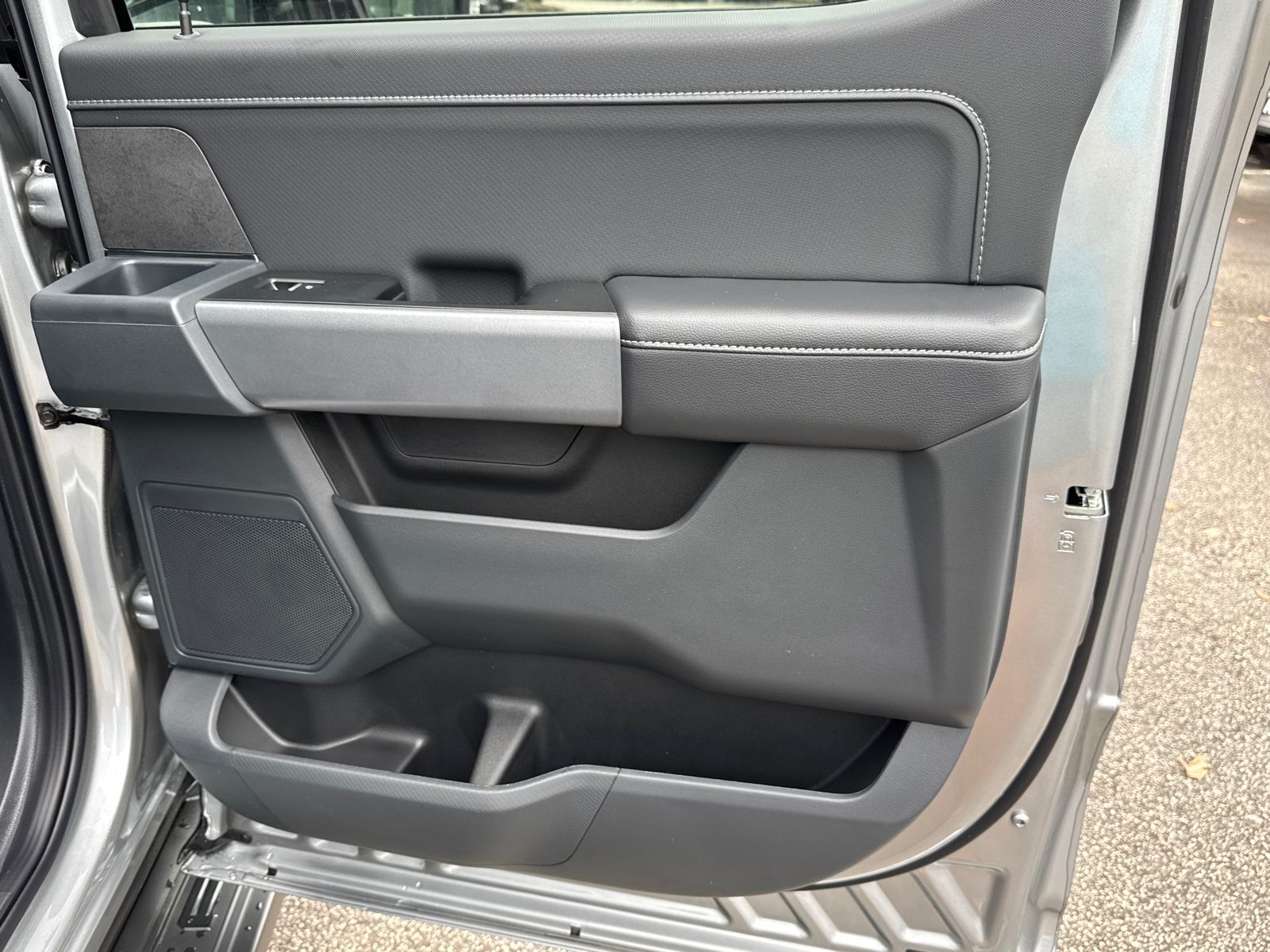 New 2025 Iconic Silver Metallic Ford XLT image 17