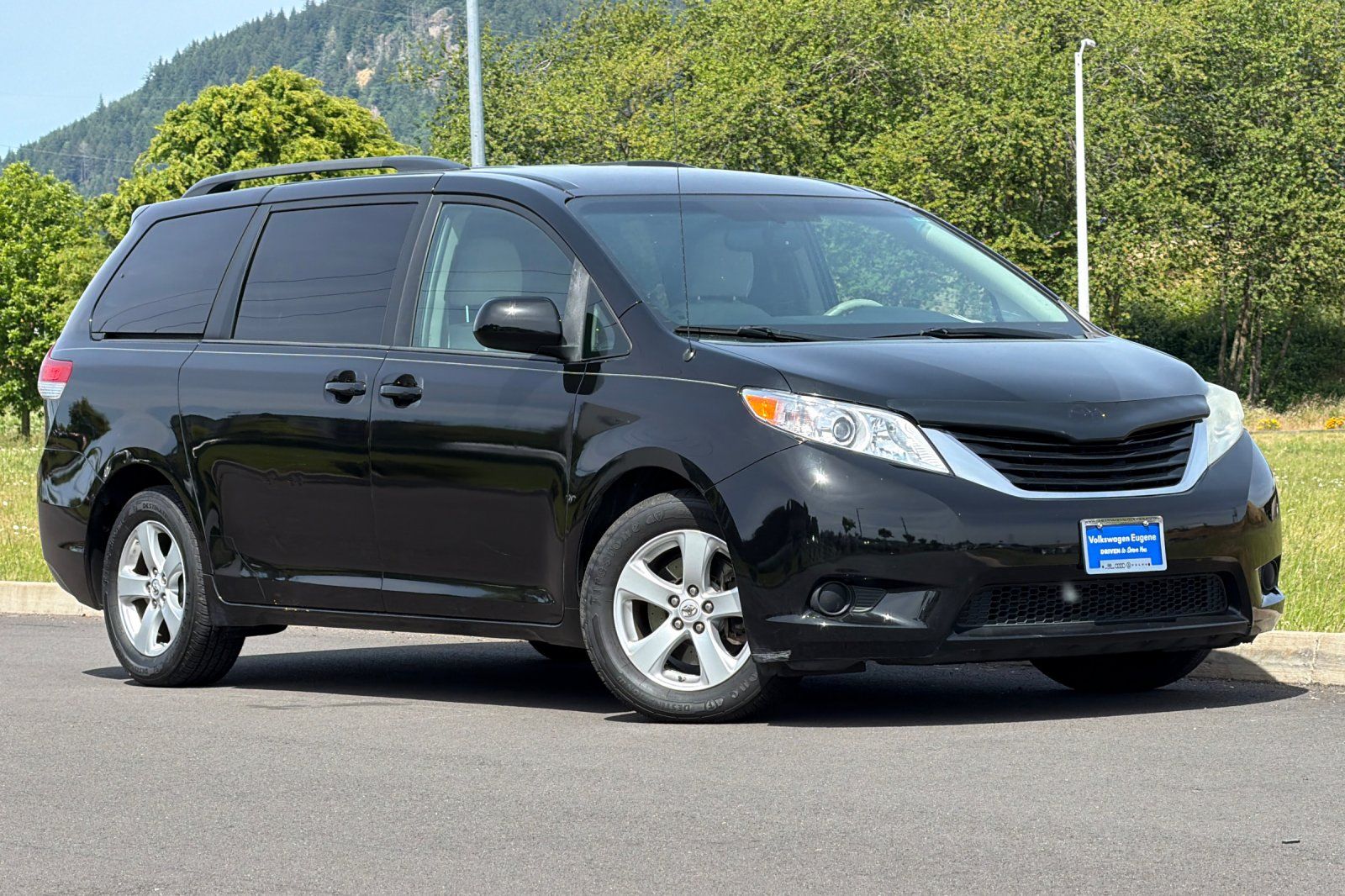Black 2014 Toyota Sienna LE 7-Passenger Auto Access Seat Minivan Front-Wheel Drive 6-Speed Automatic Overdrive