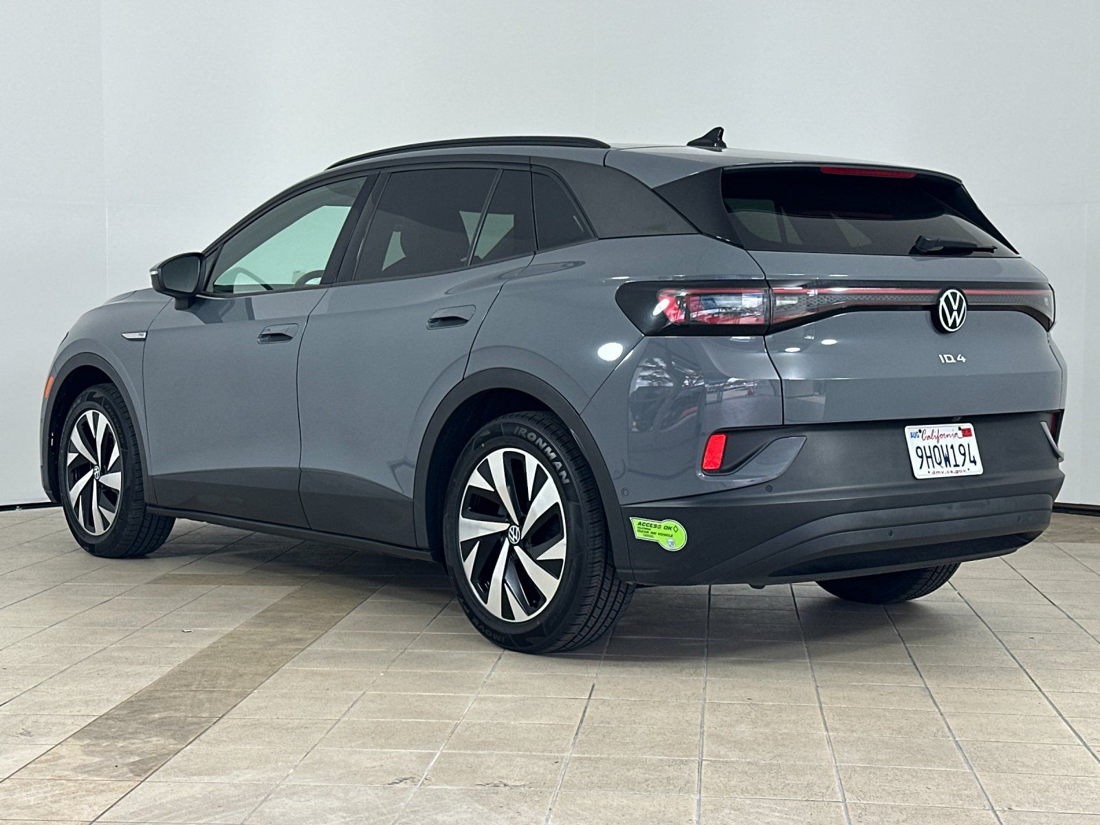 2023 Volkswagen ID.4 Pro — foto completa 4 de 28