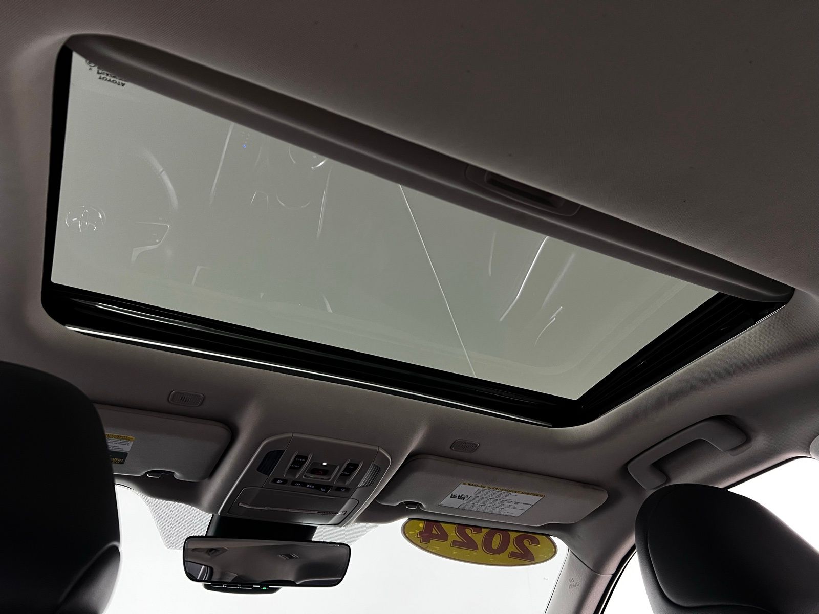 2024 Toyota Highlander XLE 25