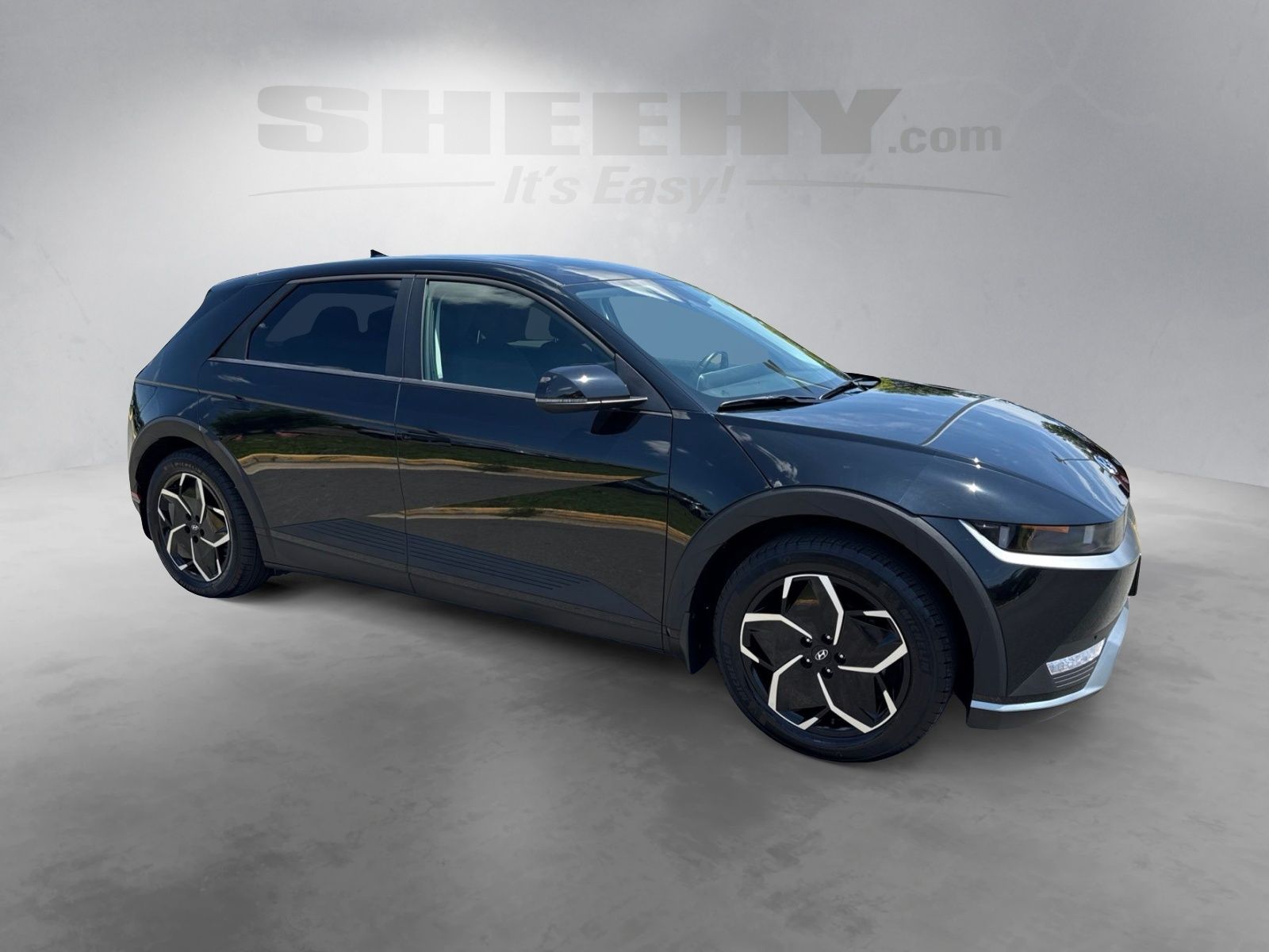 Used 2024 Black Hyundai SEL image 2